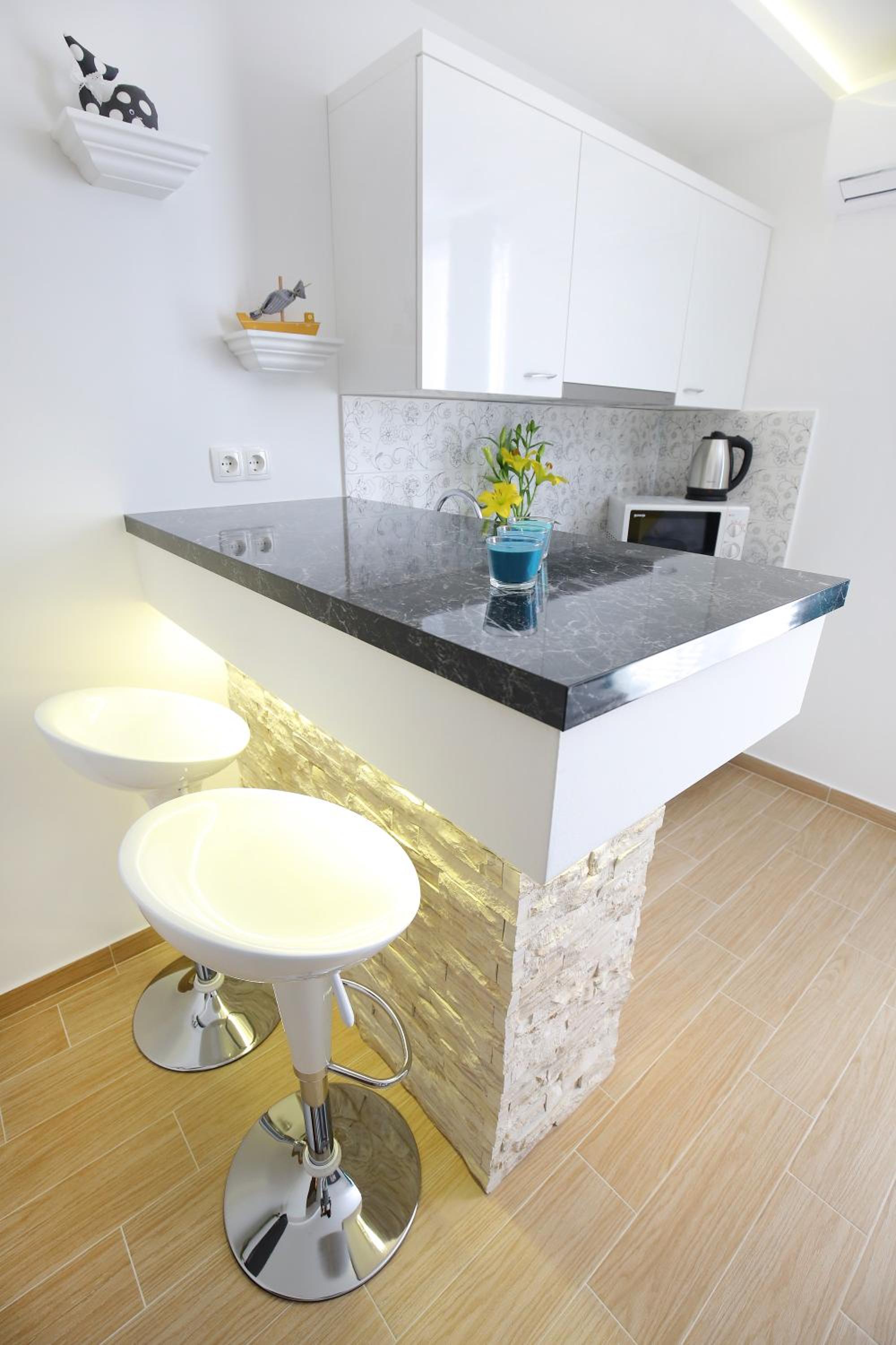 Studio Apartment - Photo 3
