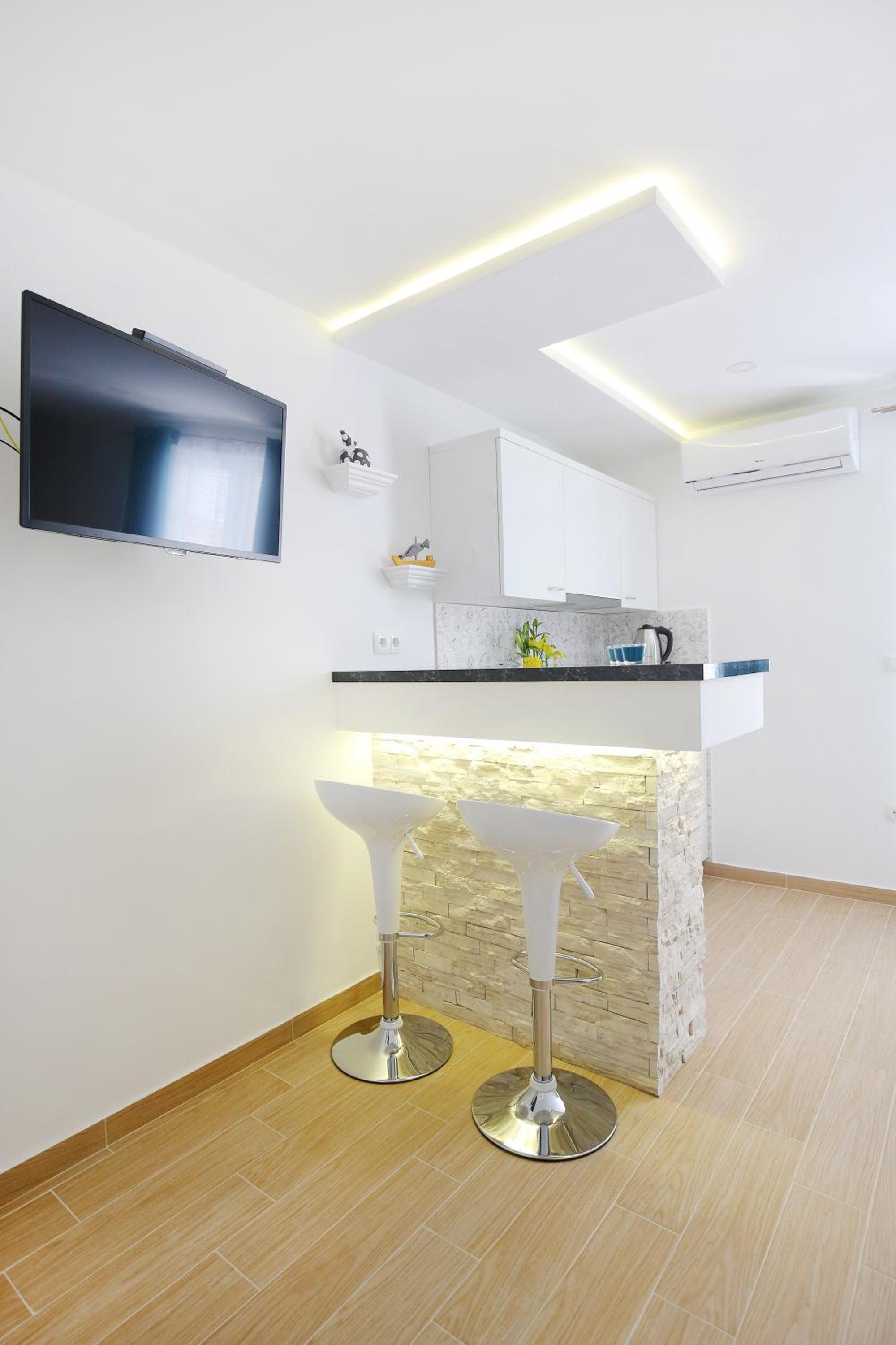 Studio Apartment - Photo 6
