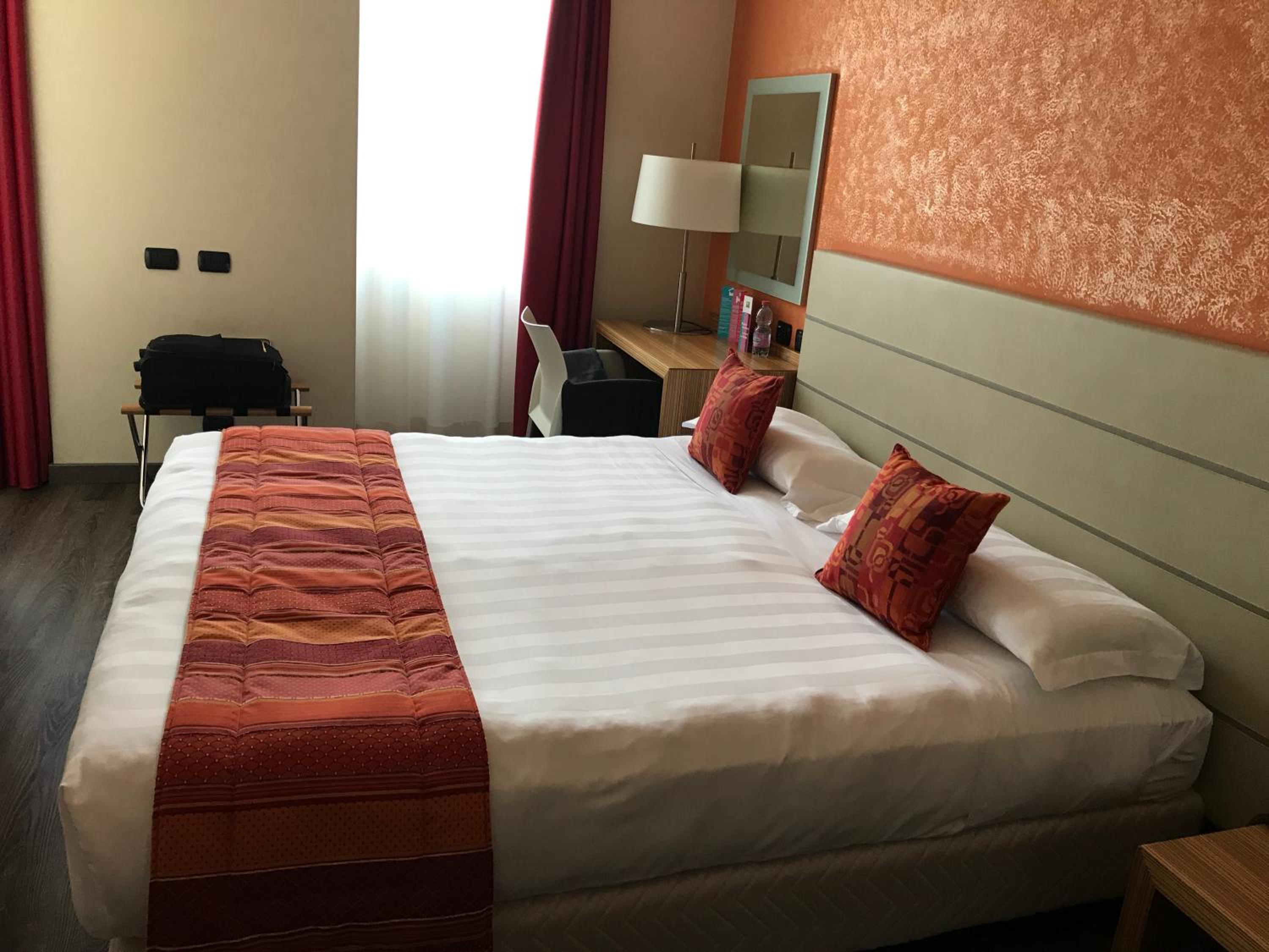 Standard Double Room - Photo 12