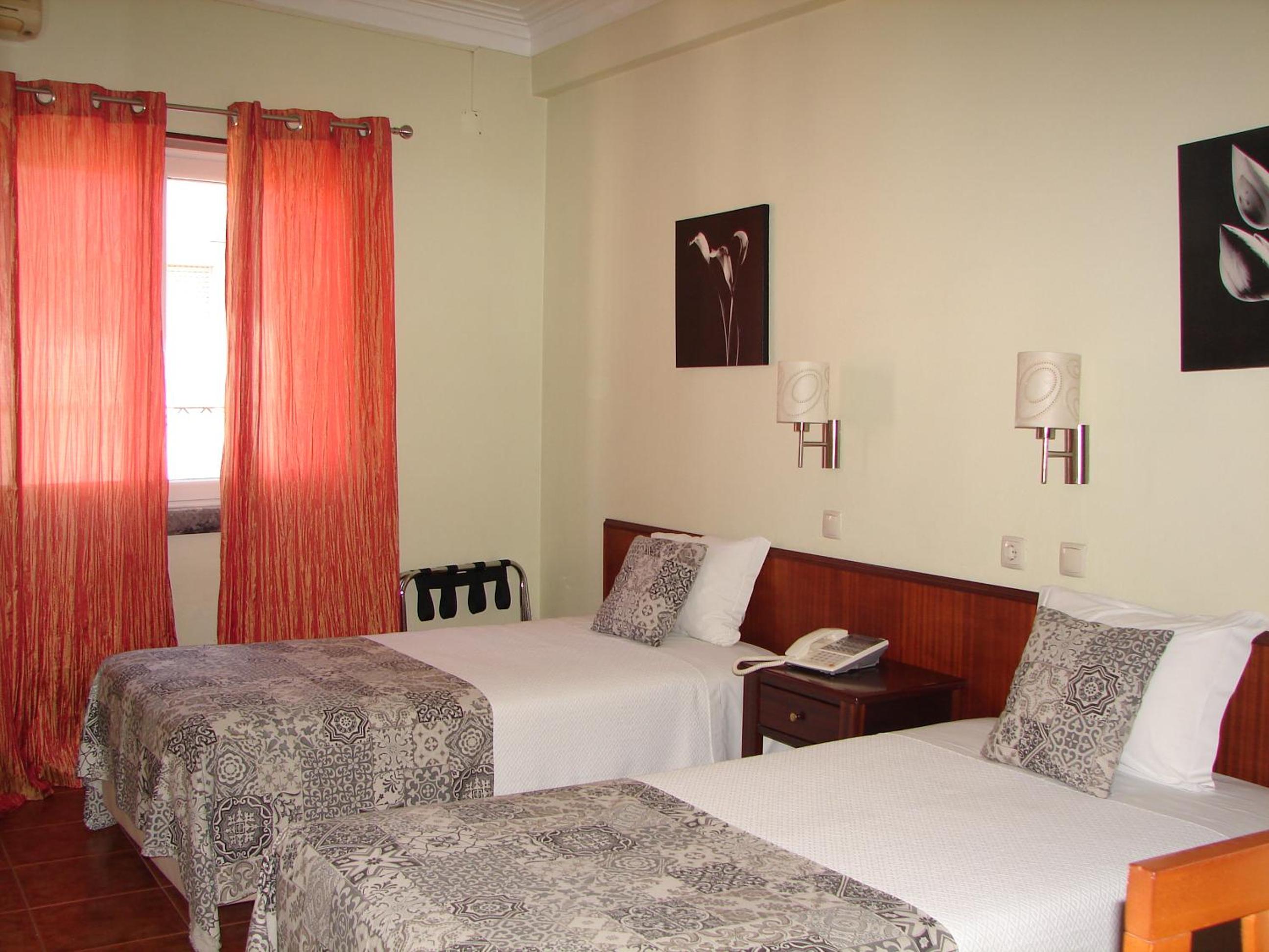 Twin Room with Extra Bed photo 3