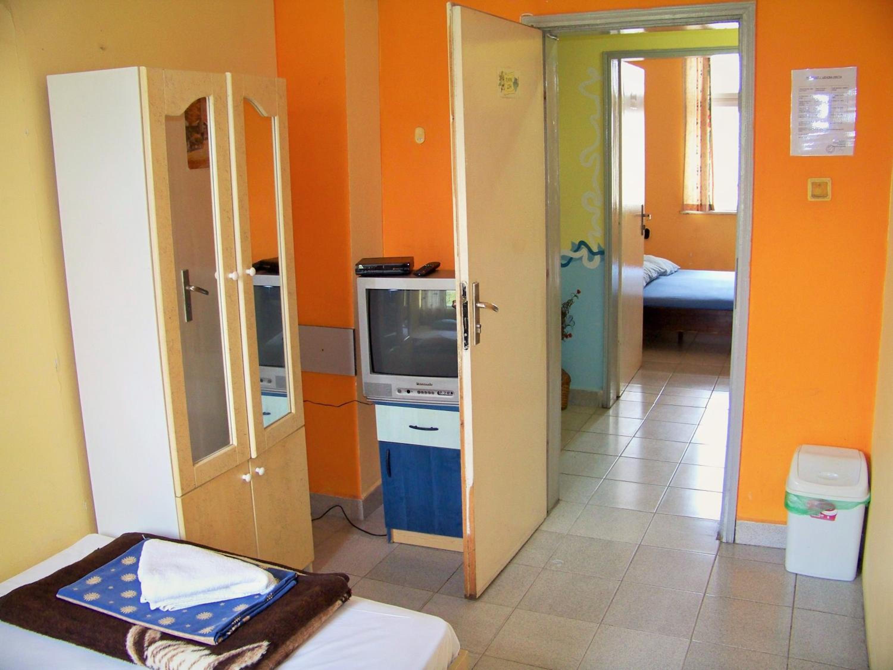 Single Room with Shared Bathroom photo 1