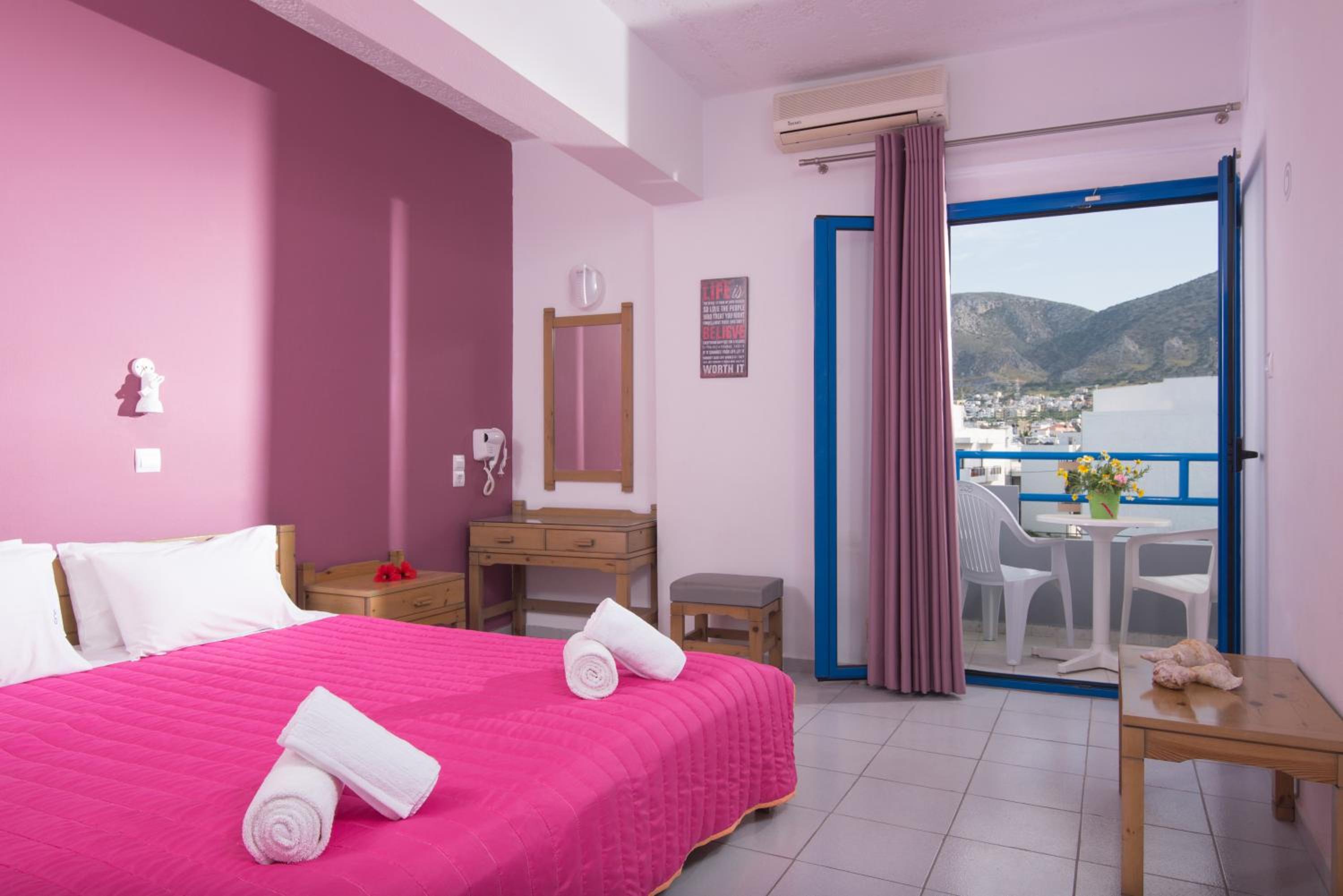 One Bedroom Apartment with Mountain View - Photo 15