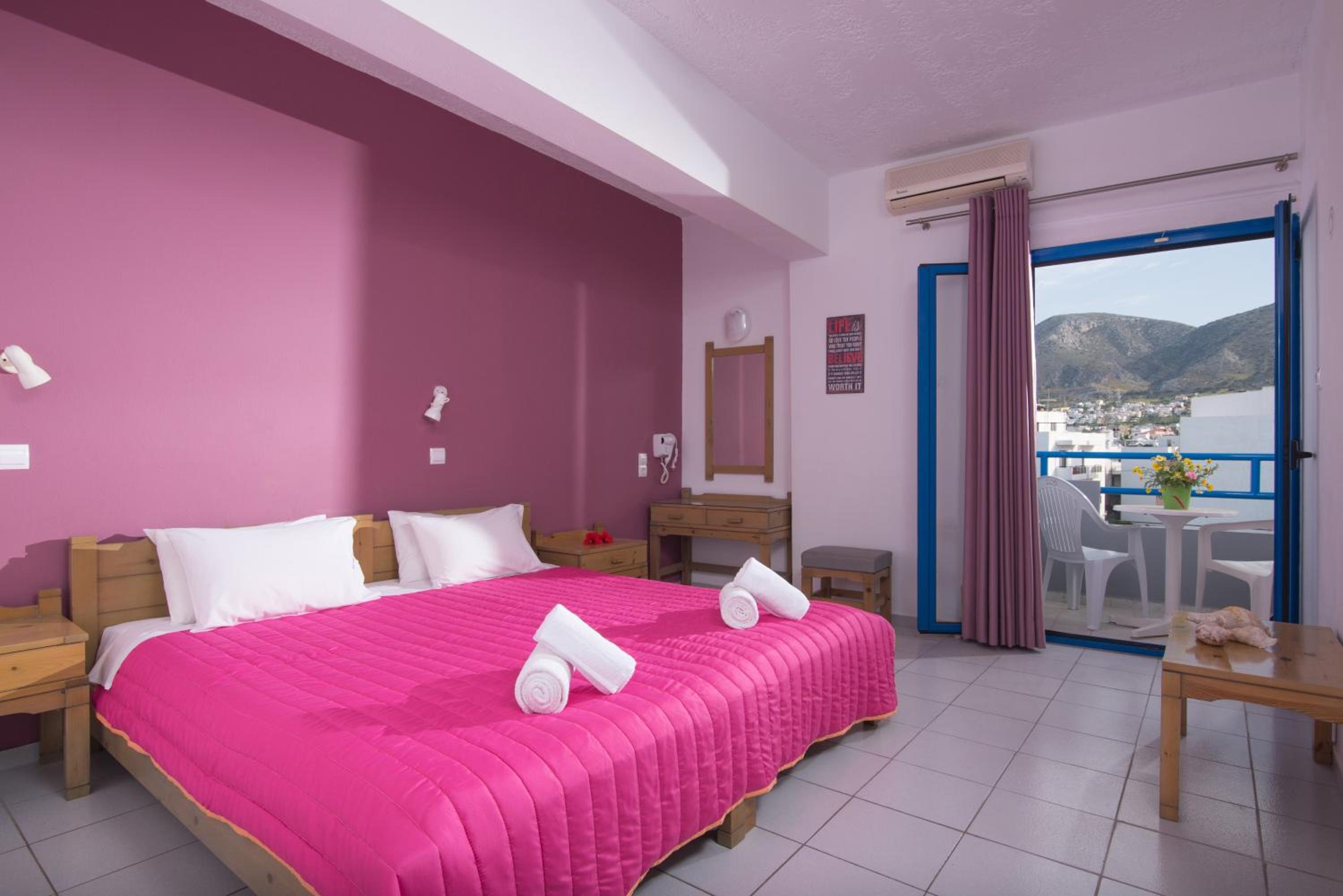 One Bedroom Apartment with Mountain View - Photo 11