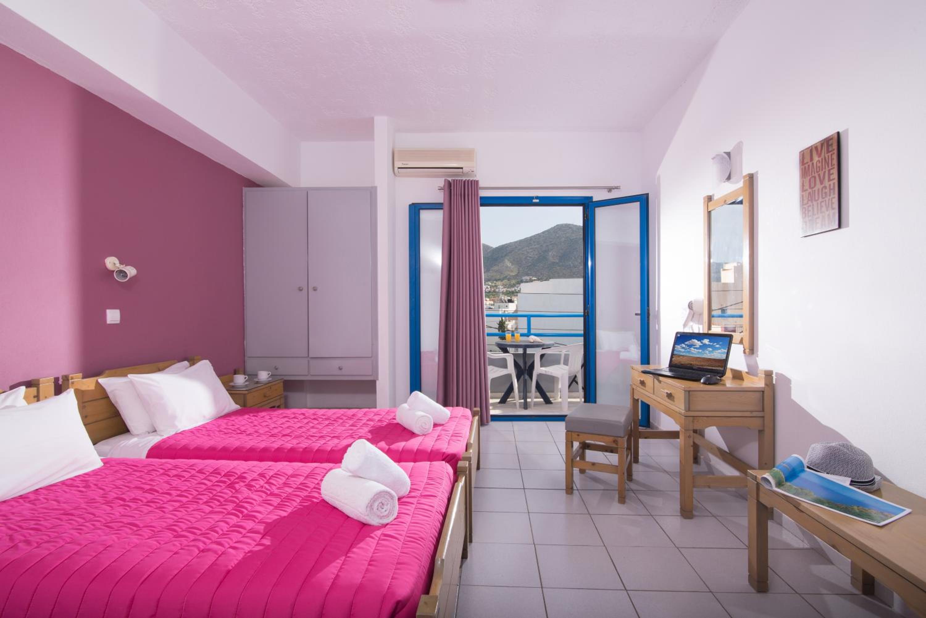 One Bedroom Apartment with Mountain View - Photo 13