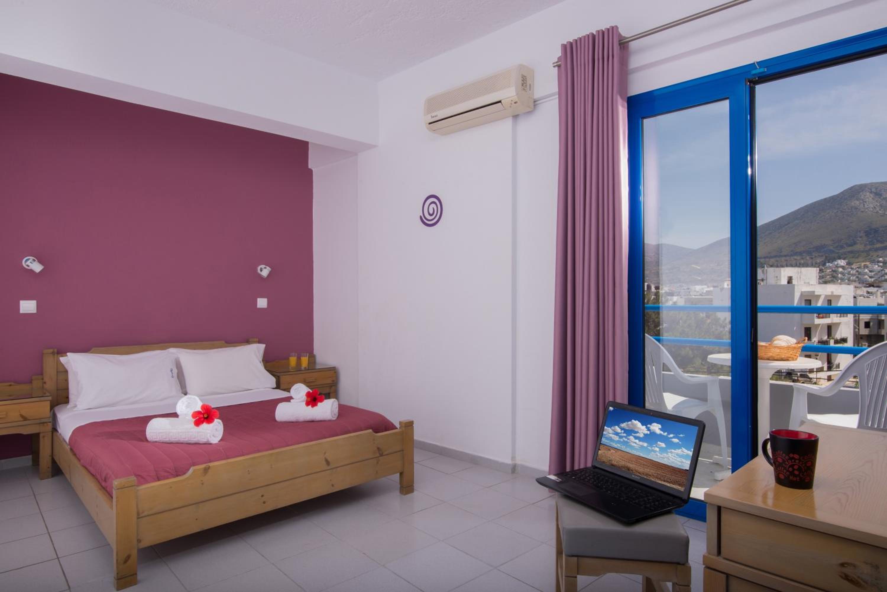 One Bedroom Apartment with Mountain View - Photo 7