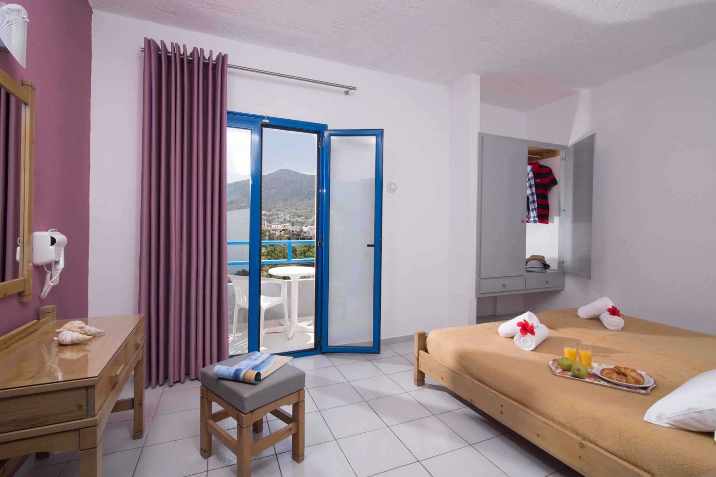 One Bedroom Apartment with Mountain View - Photo 9