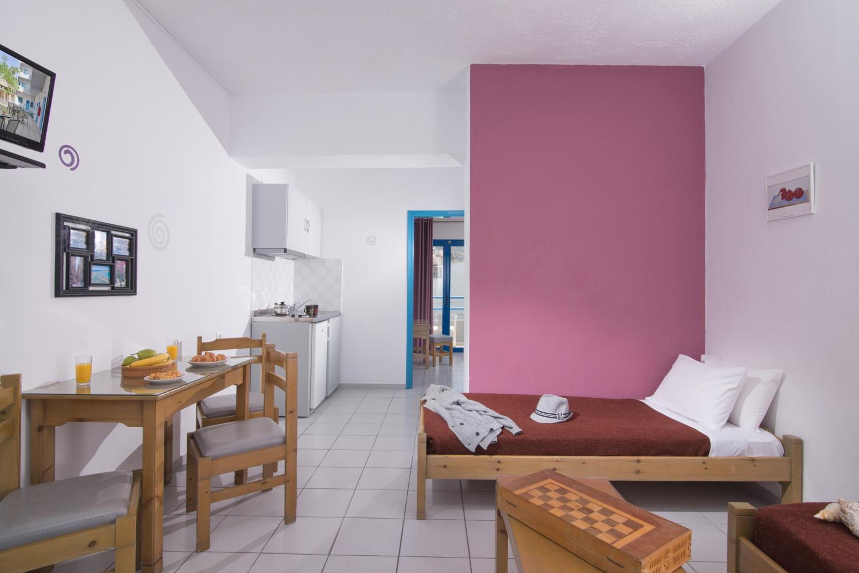 One Bedroom Apartment with Mountain View - Photo 10