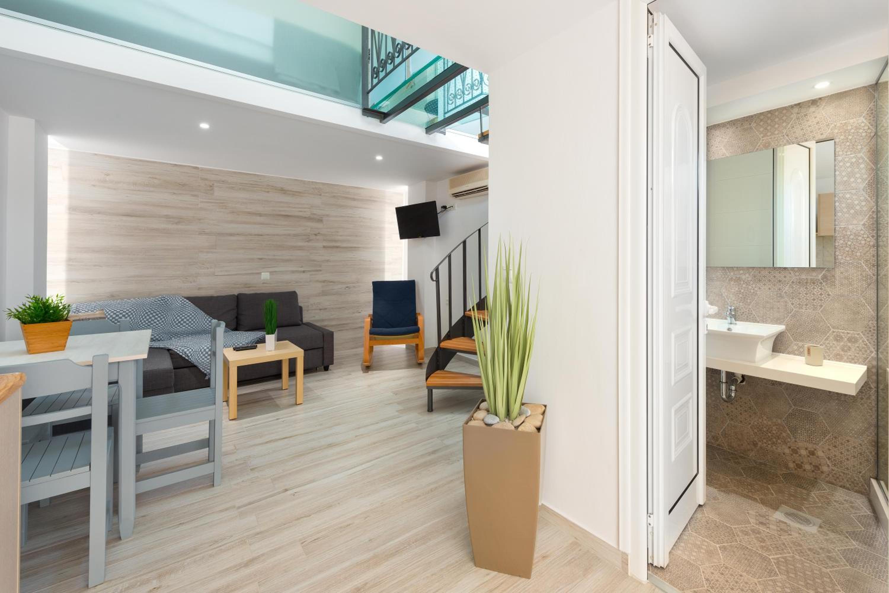 Nefeli Maisonette