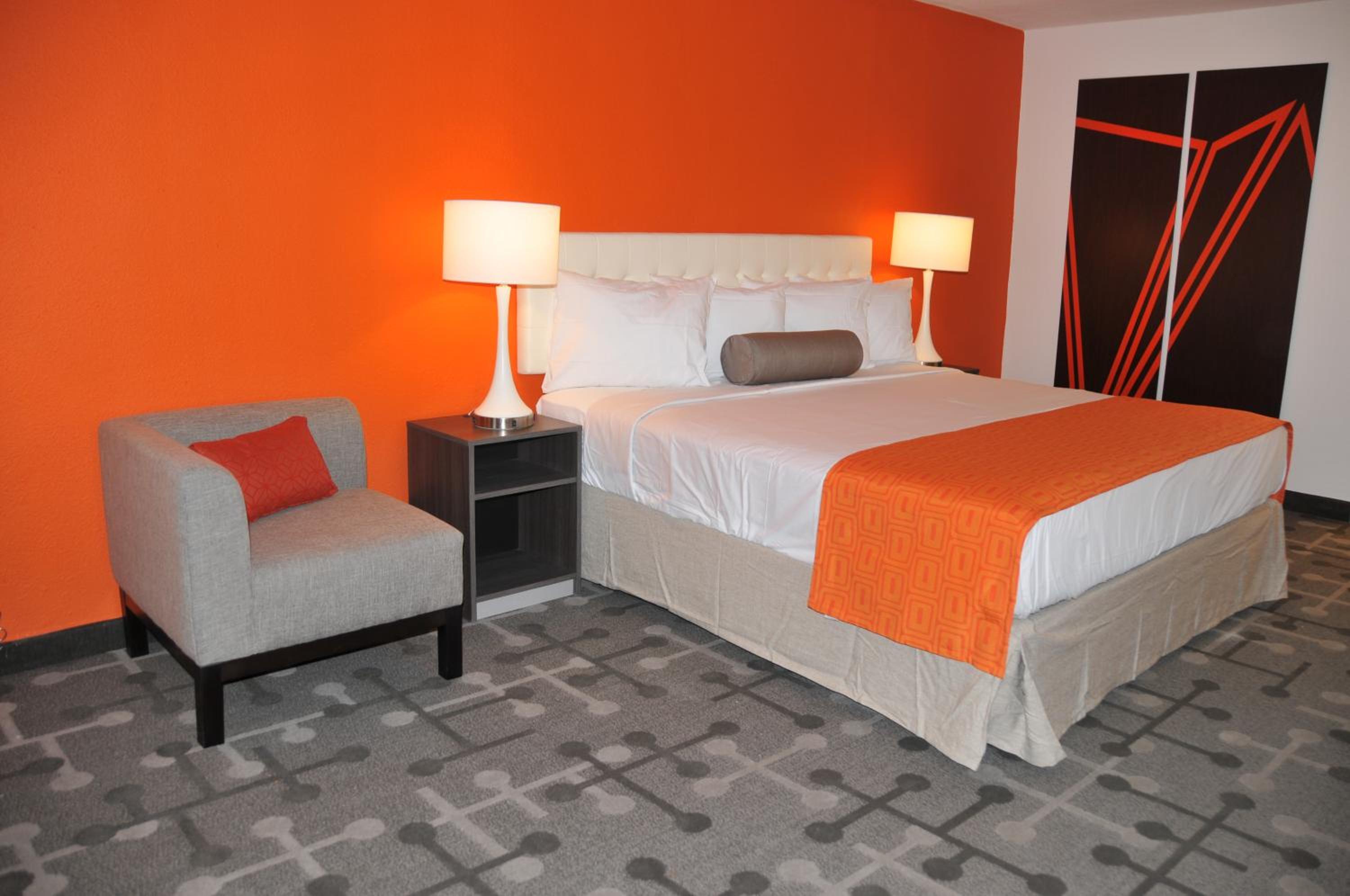 King Room - Non-Smoking - Photo 7