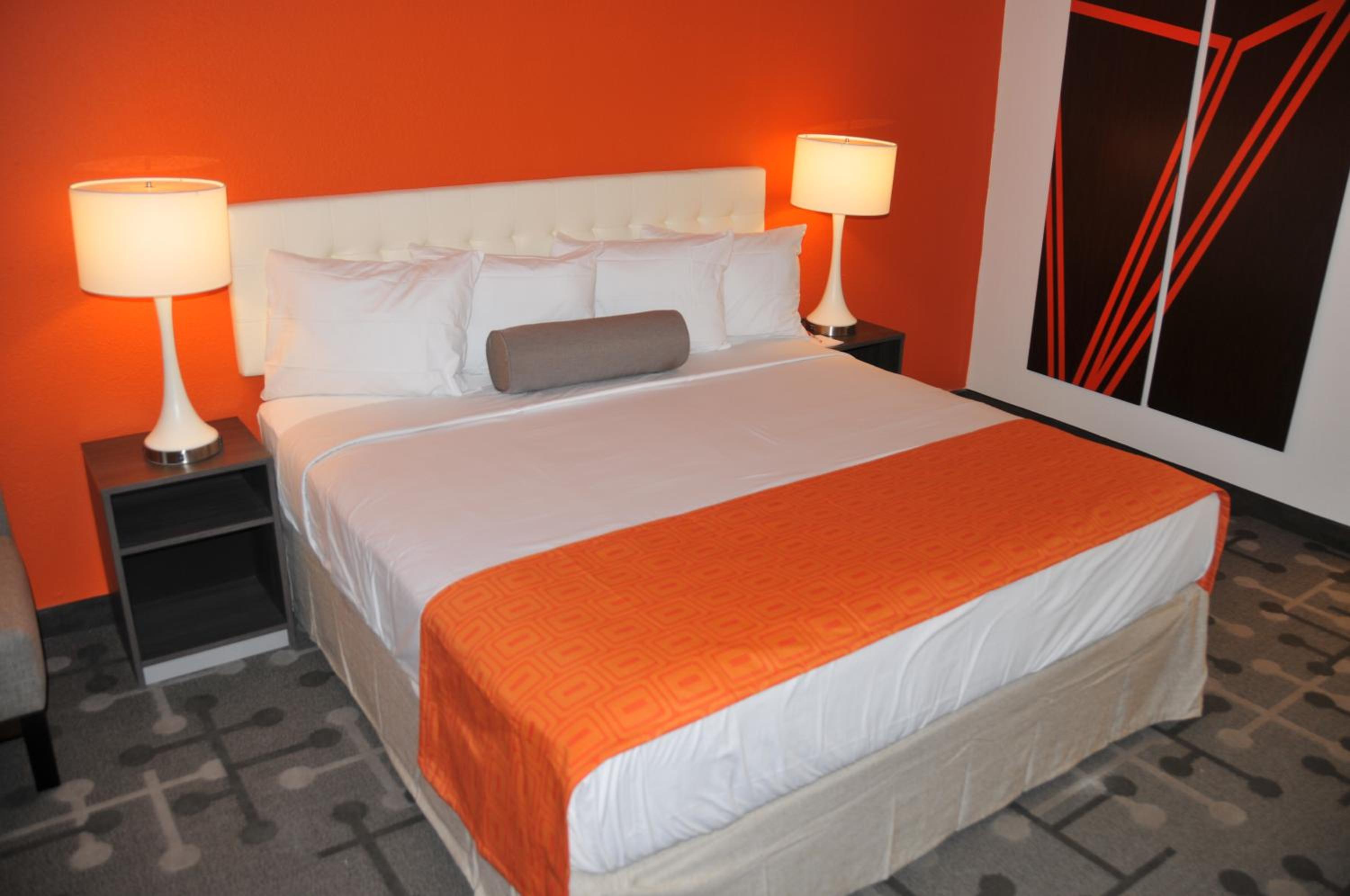 King Room - Non-Smoking - Photo 8