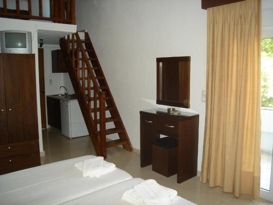 Studio - Split Level