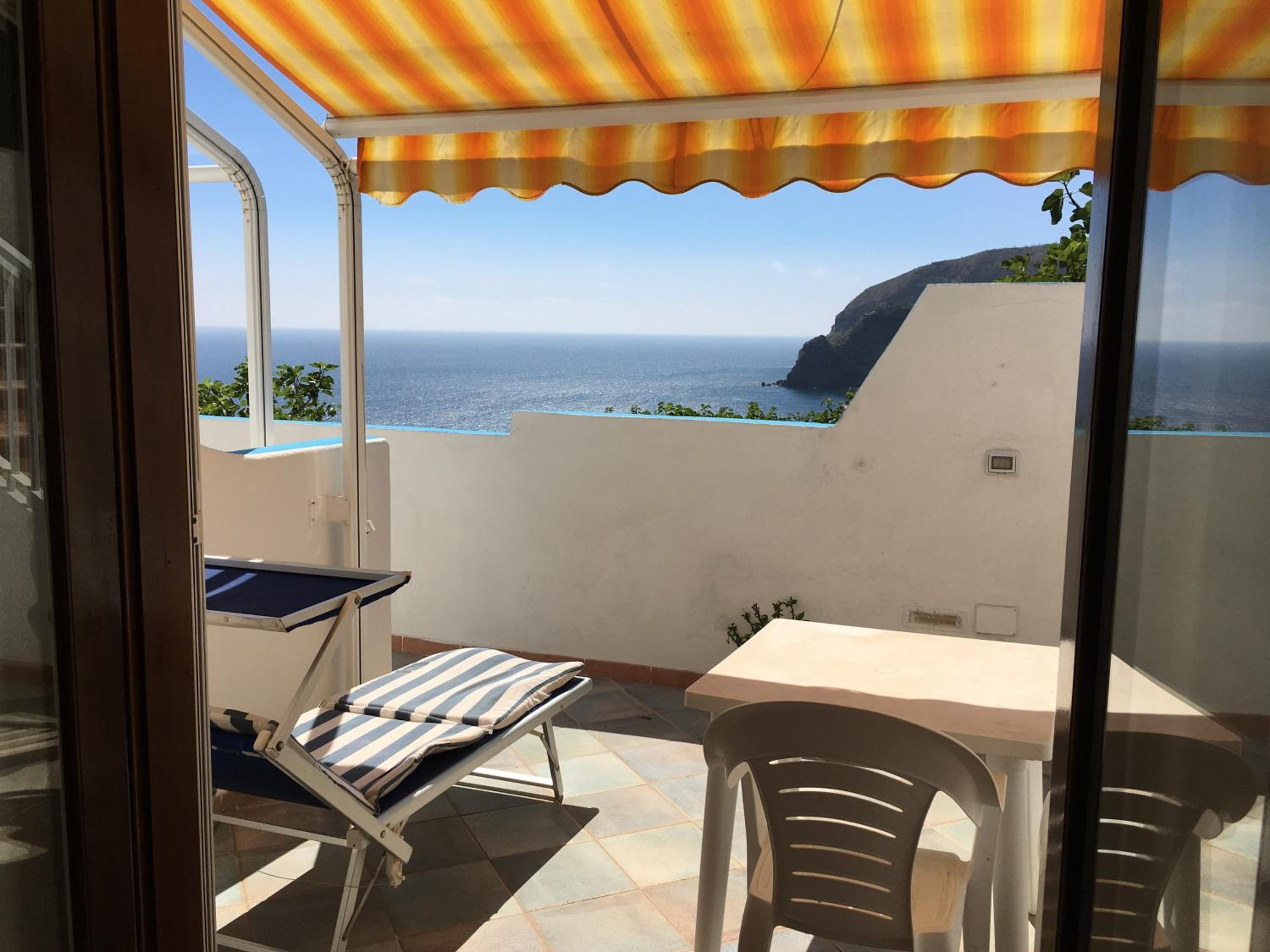 Apartment with Terrace - Photo 6