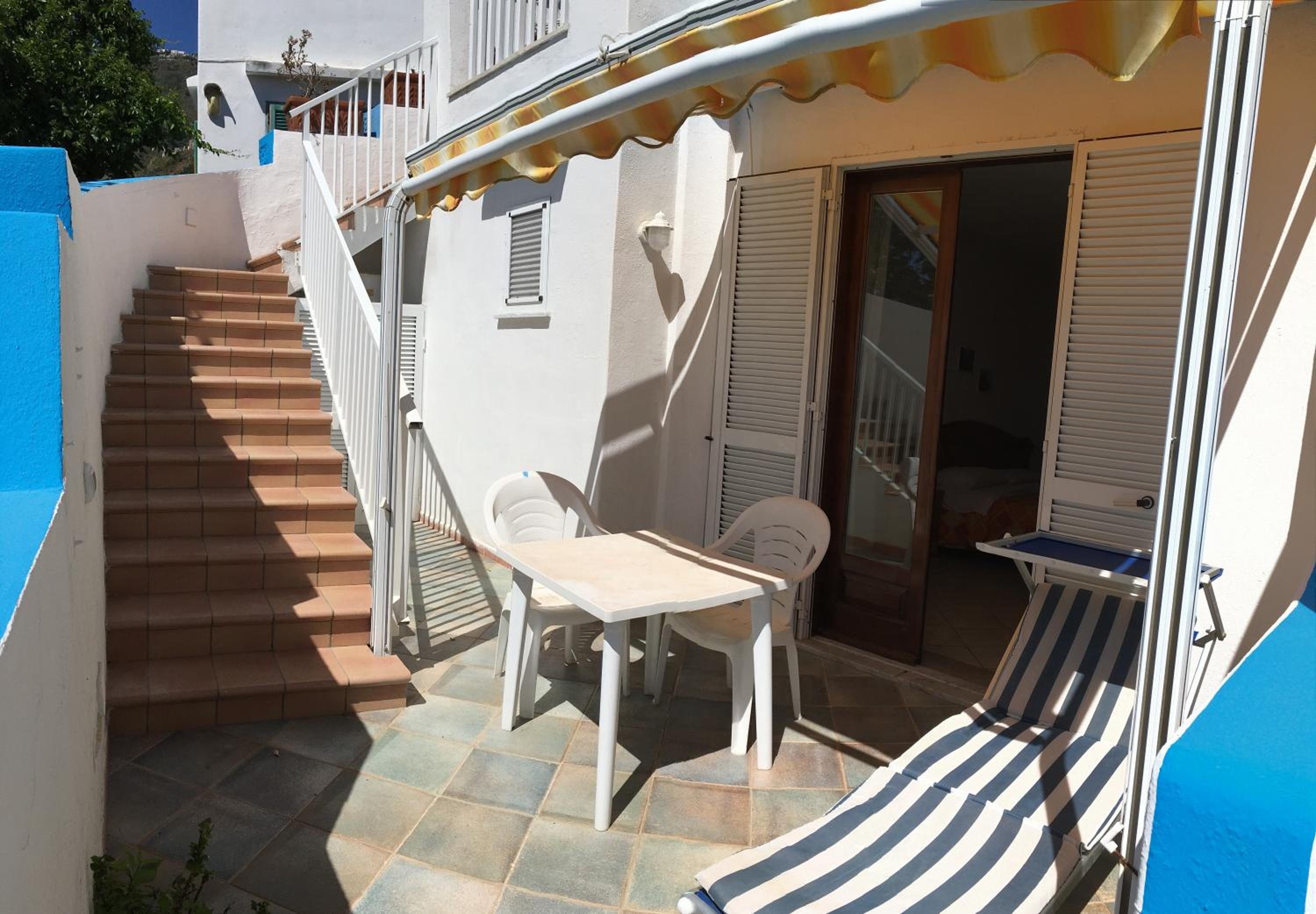 Apartment with Terrace - Photo 7