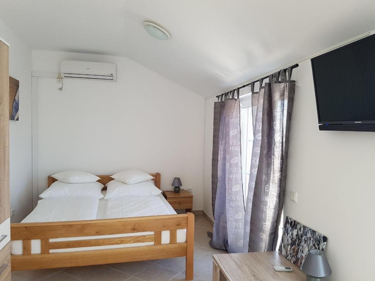 Apartment with Shower