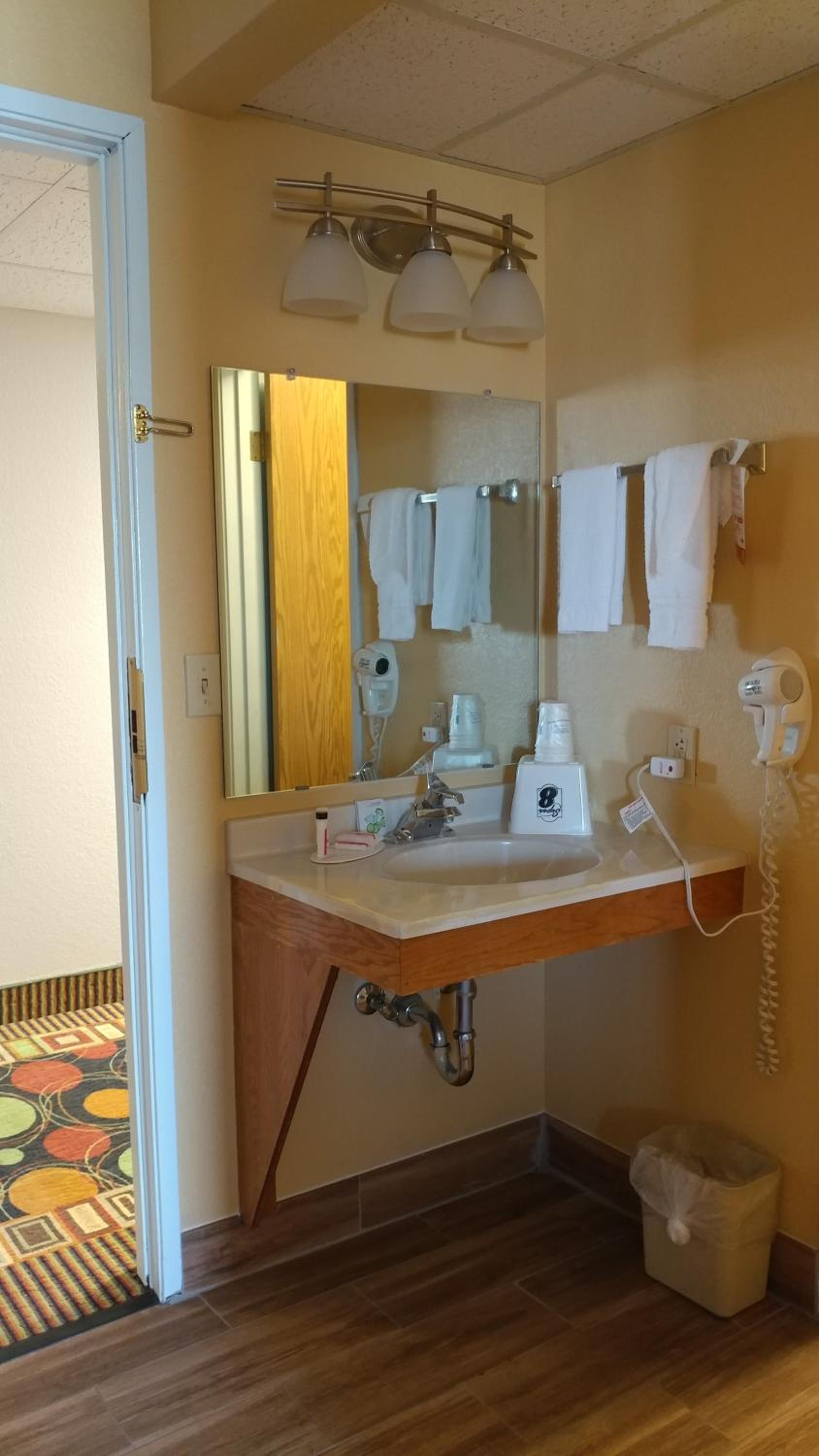 King Room - Non-Smoking - Photo 7