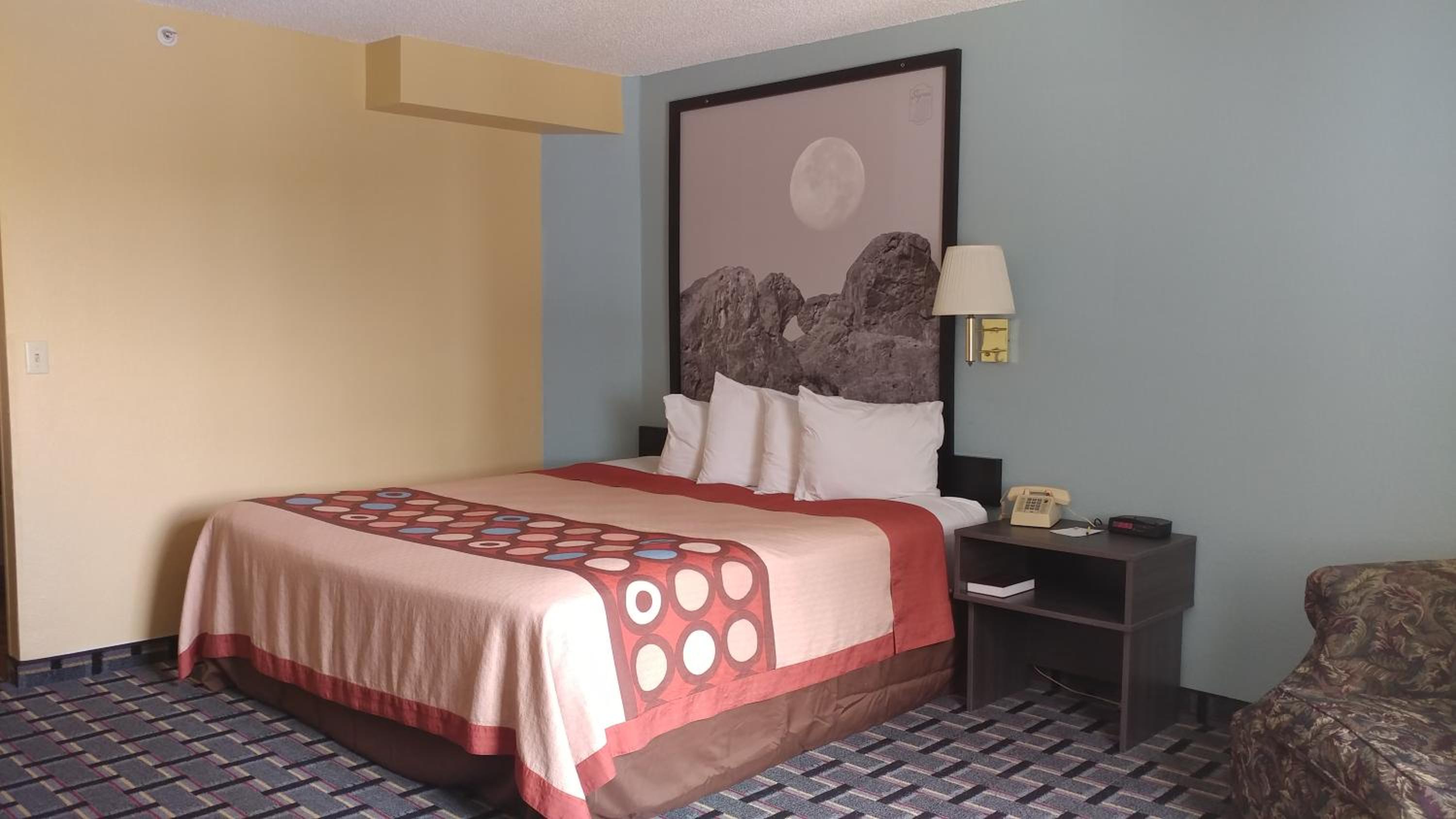 King Room - Non-Smoking - Photo 5