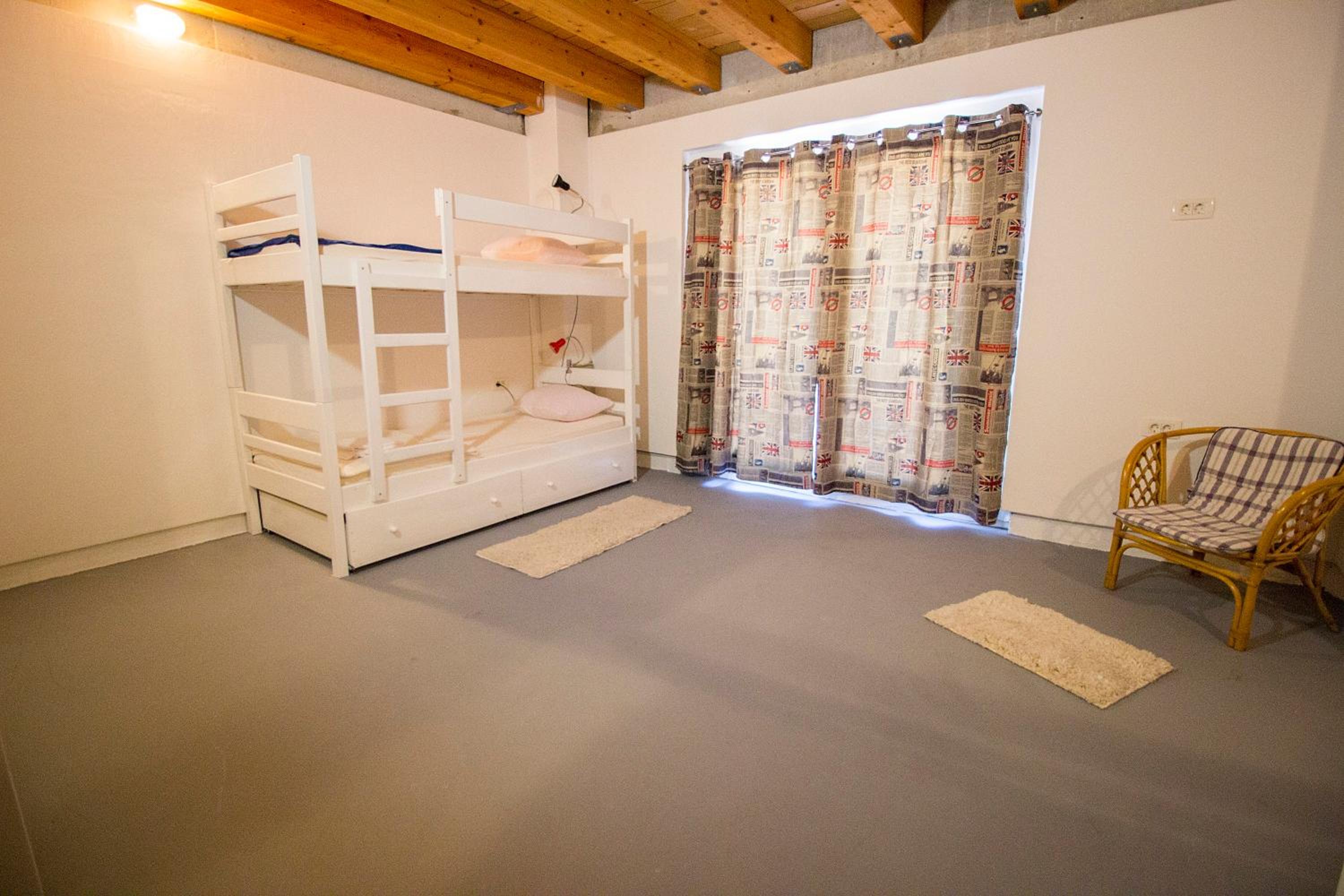 Bed in 8-Bed Dormitory Room photo 1
