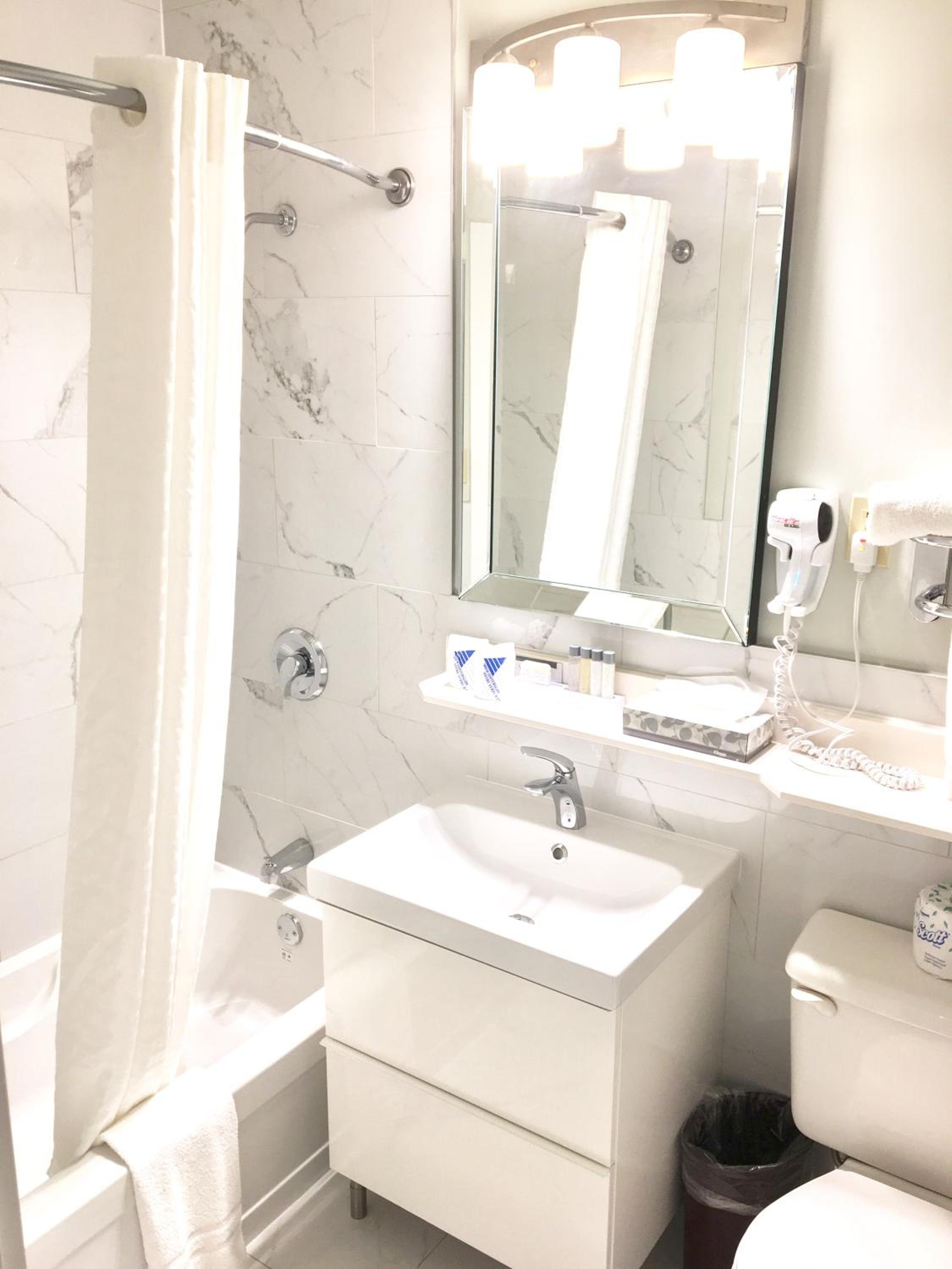 Deluxe King Room photo 3