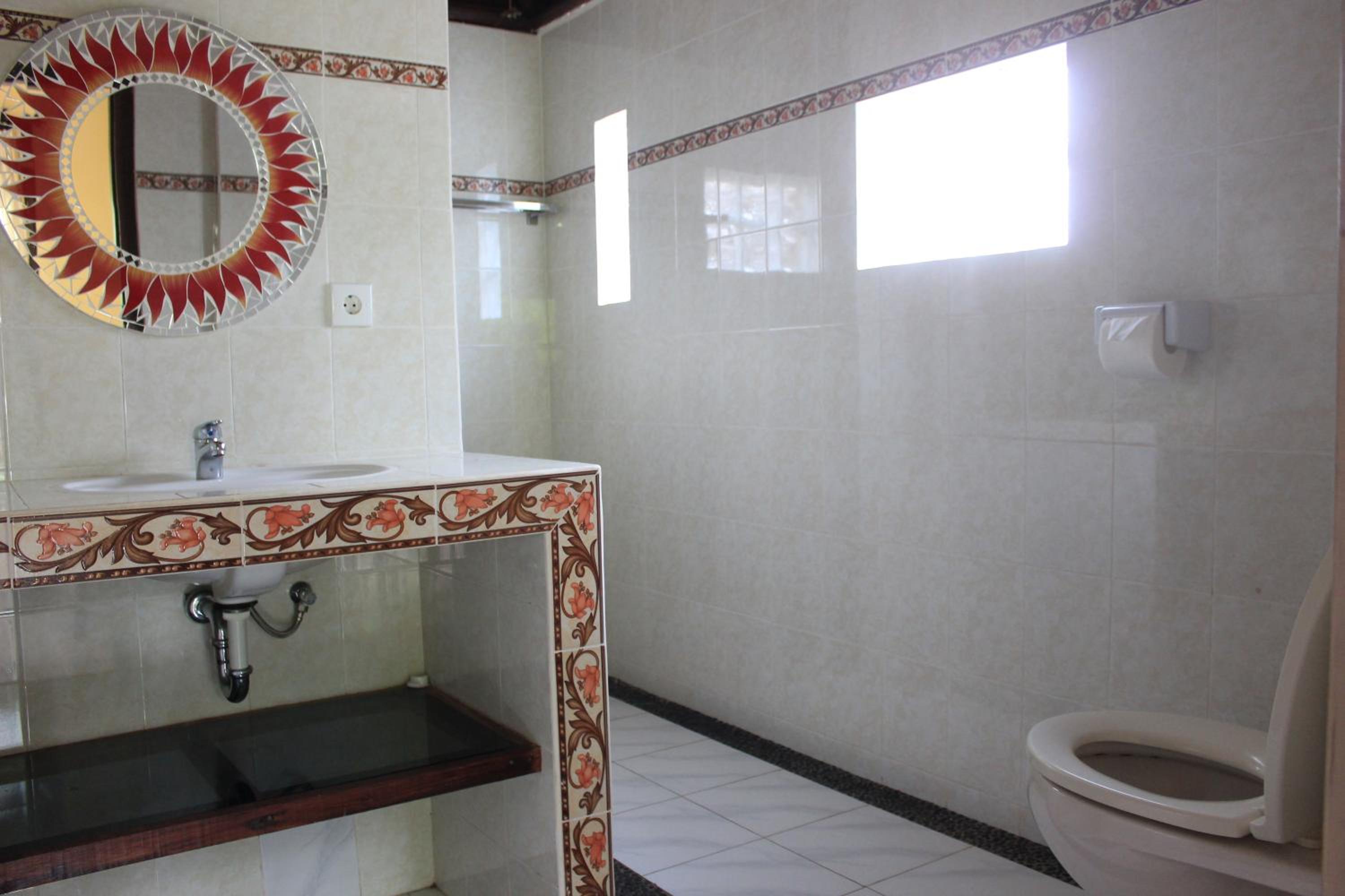 Standard Queen Room - Photo 17
