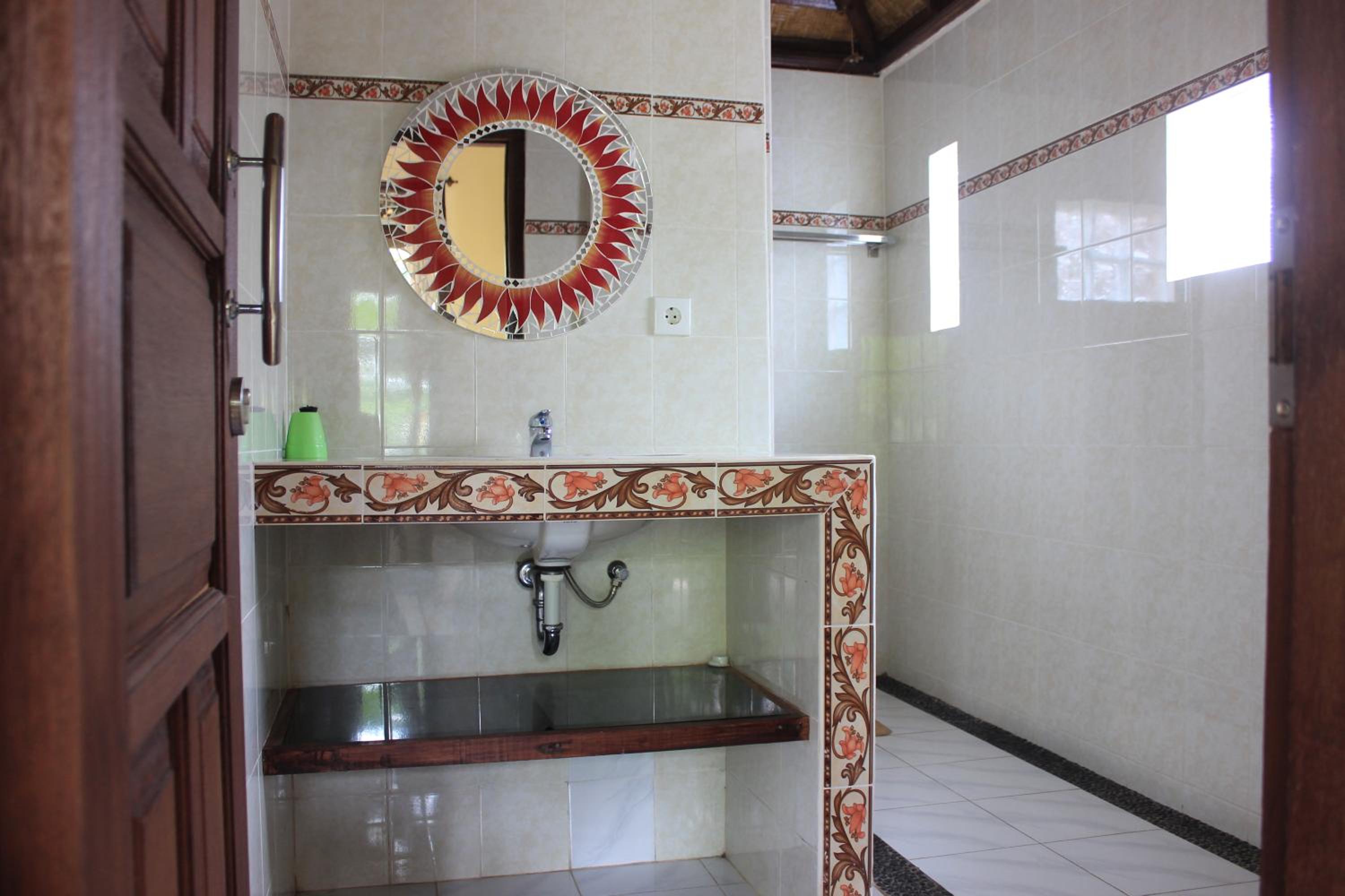 Standard Queen Room - Photo 16
