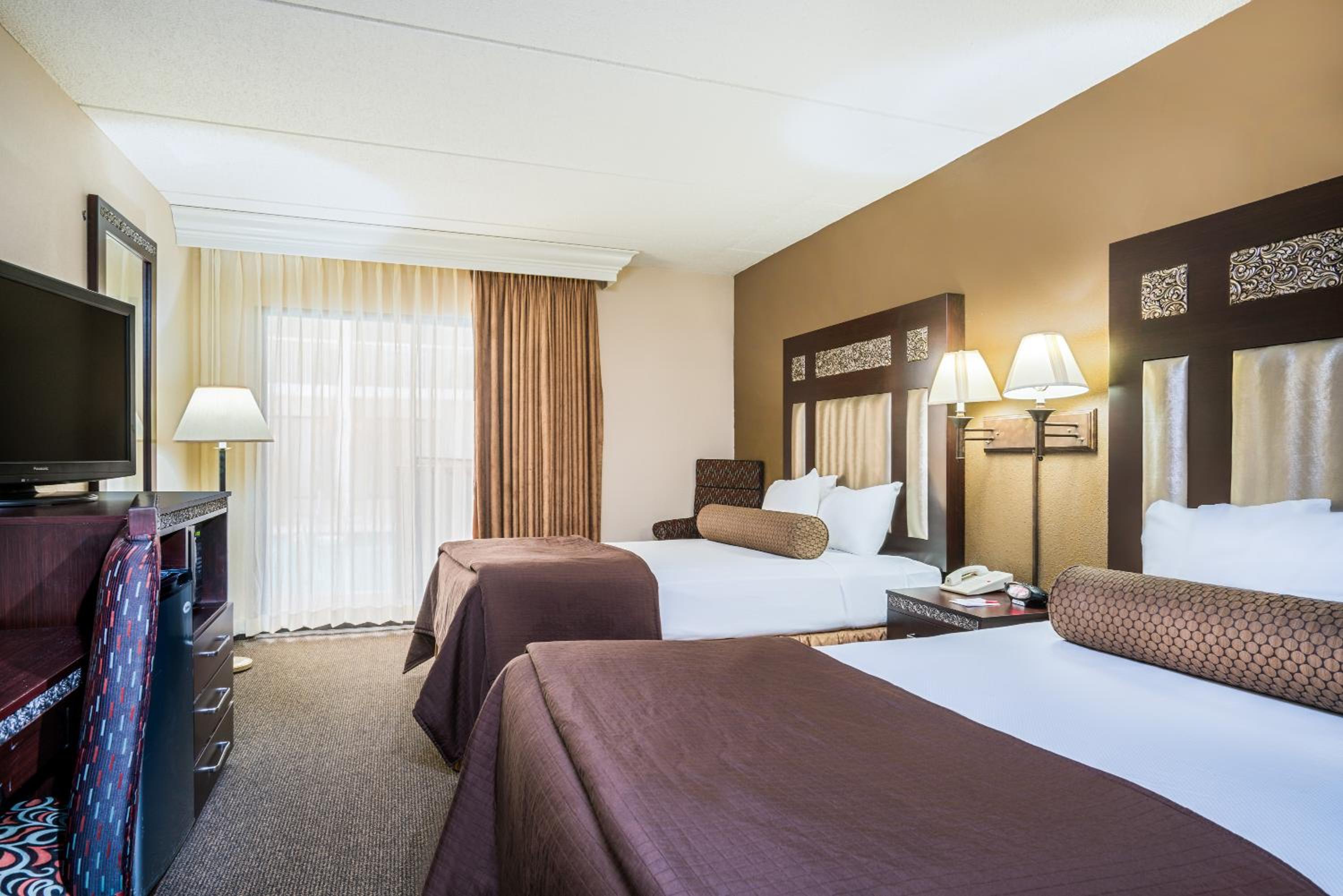 Room with Two Double Beds - Poolside/Non-Smoking - Photo 3
