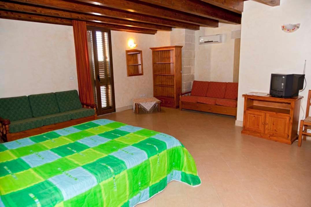 Double or Twin Room - Photo 11