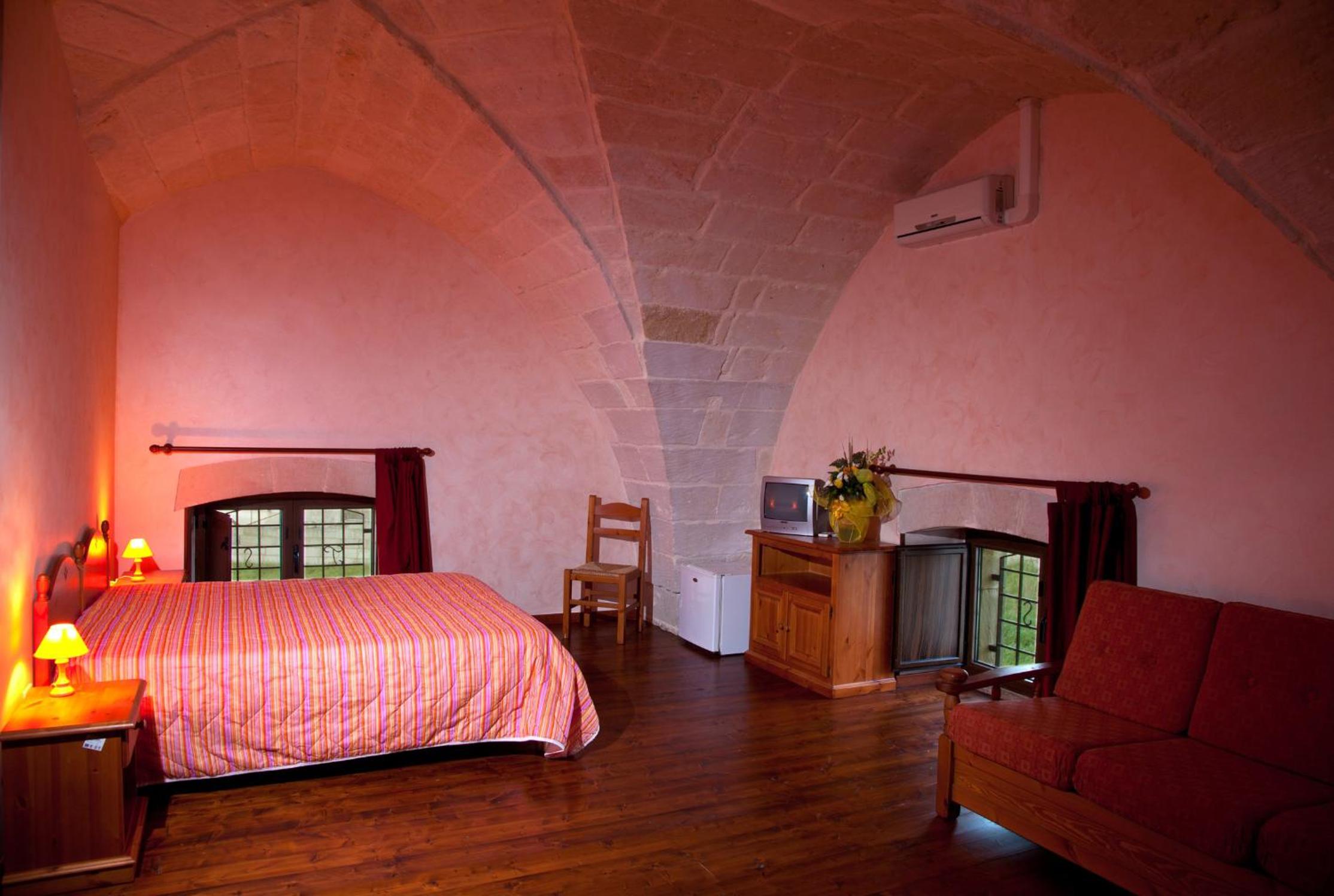 Double or Twin Room - Photo 14