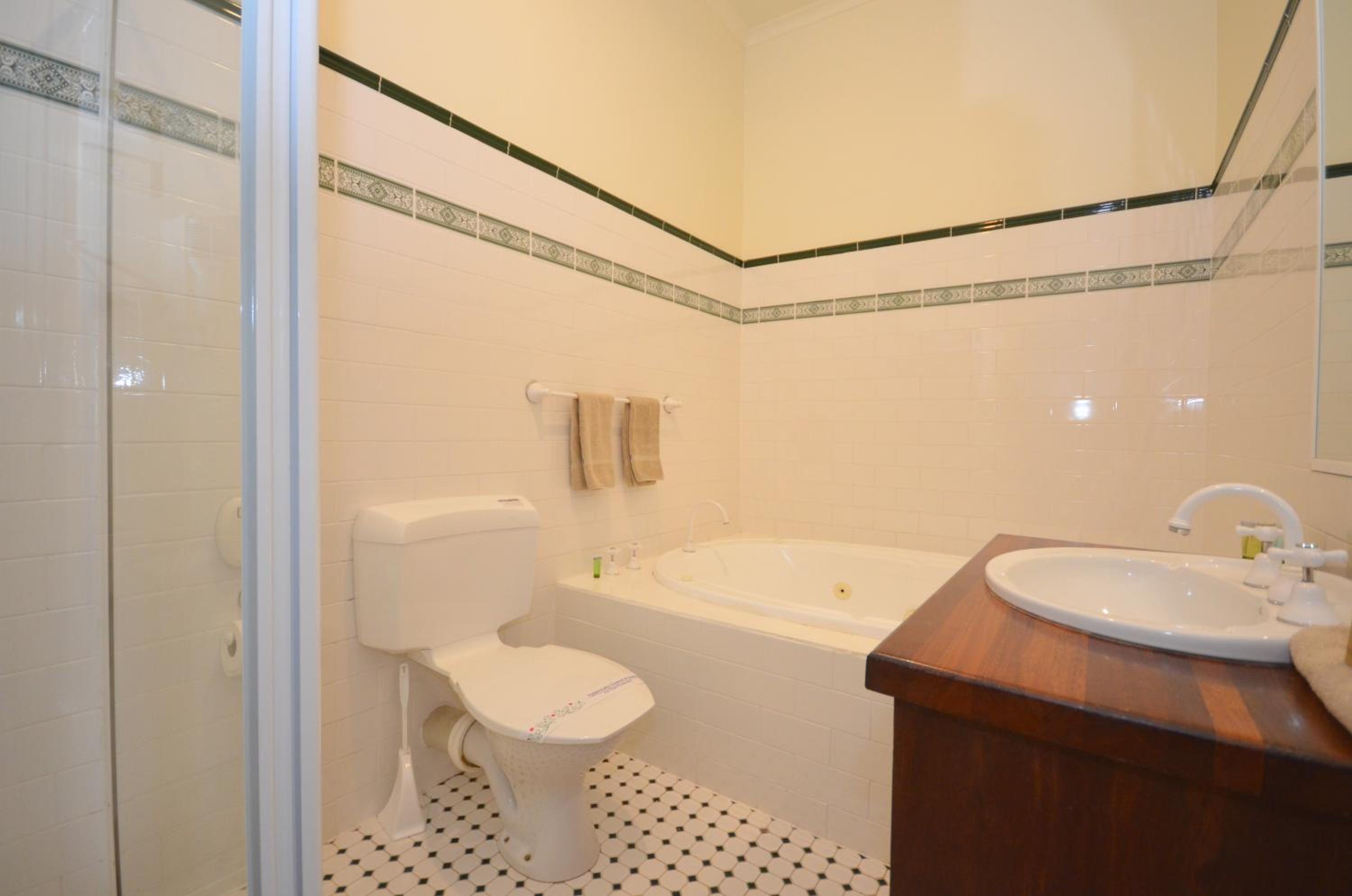 King Spa Twin Room photo 3
