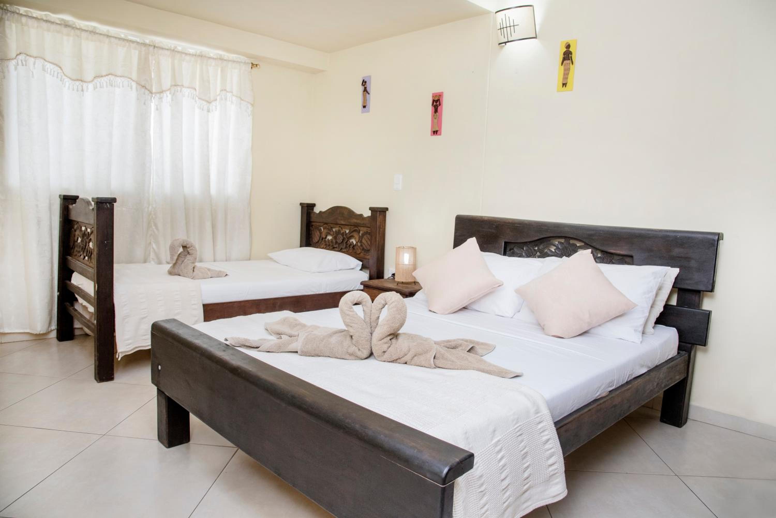 Twin Room with Private Bathroom photo 2