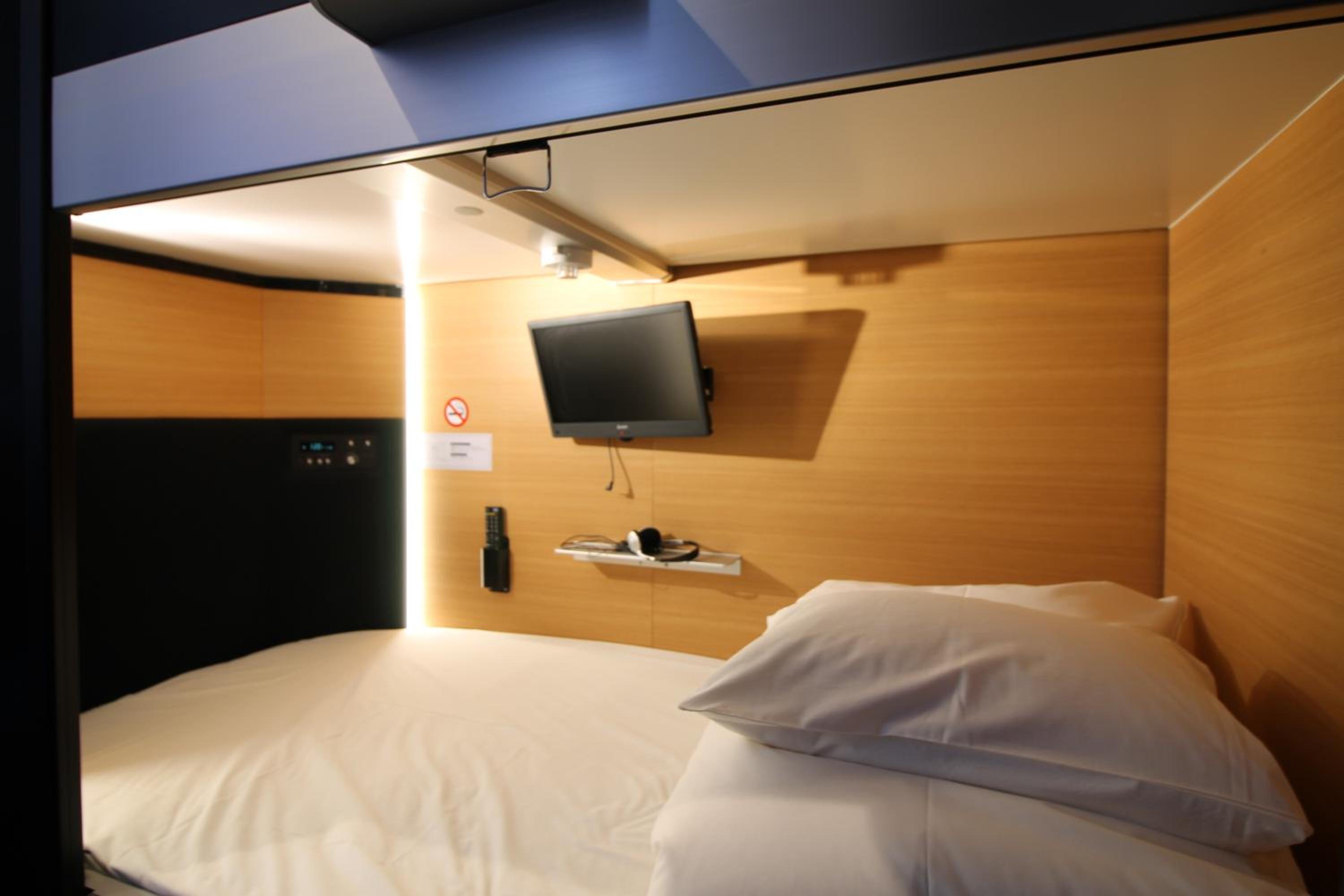 Private Twin Capsule photo 1
