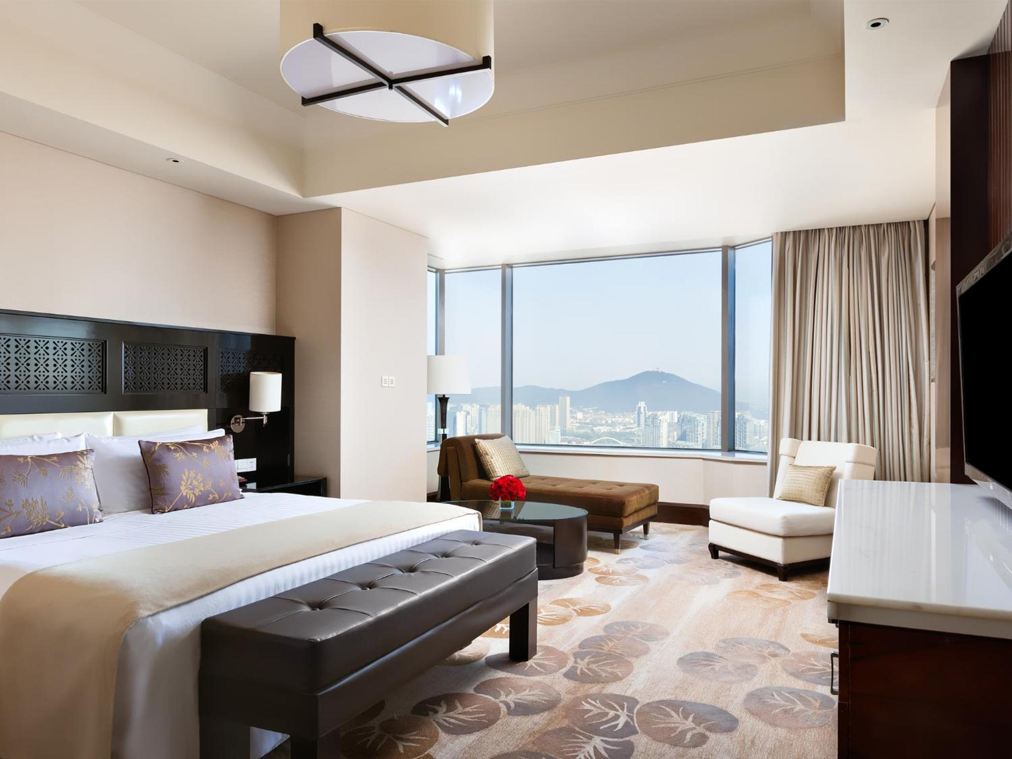 One-Bedroom Suite - Photo 2