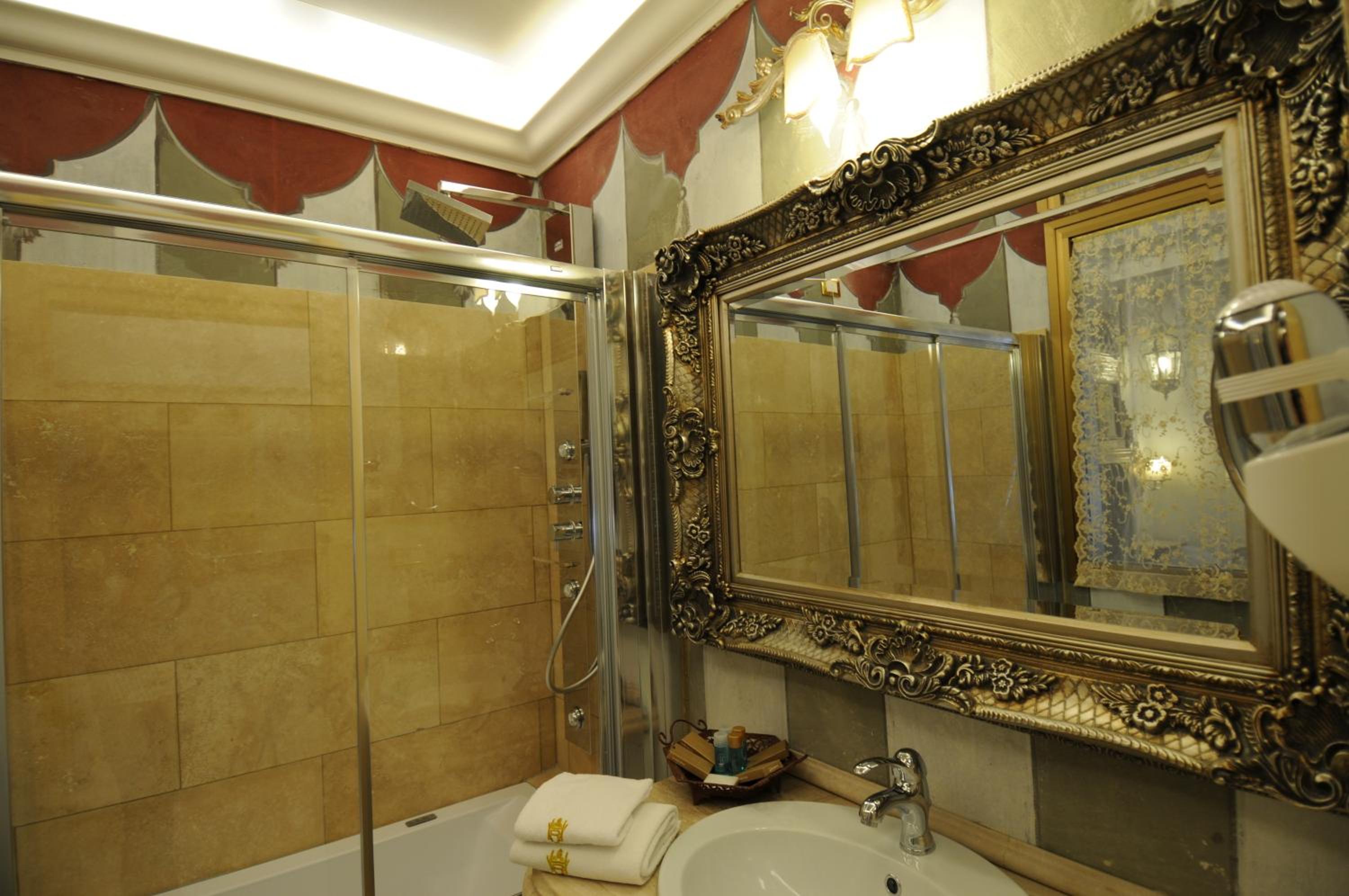 Classic Triple Room photo 2