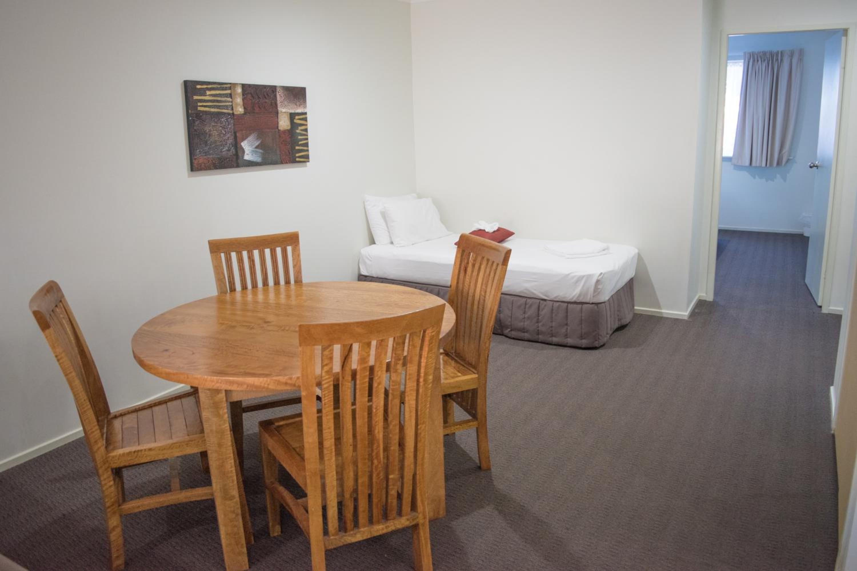 One-Bedroom Apartment with Walk-In Shower - Ground Floor  photo 3