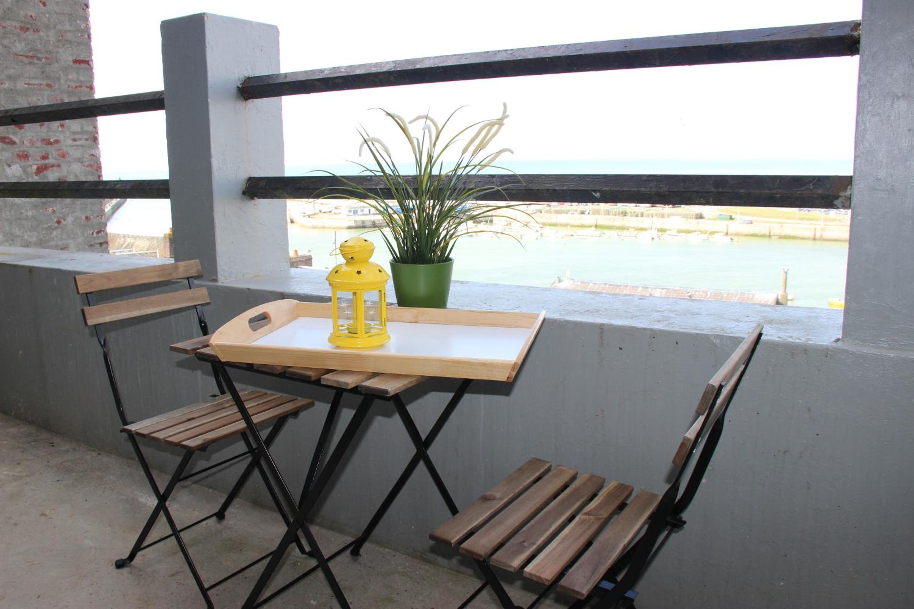 Apartment with Balcony photo 1