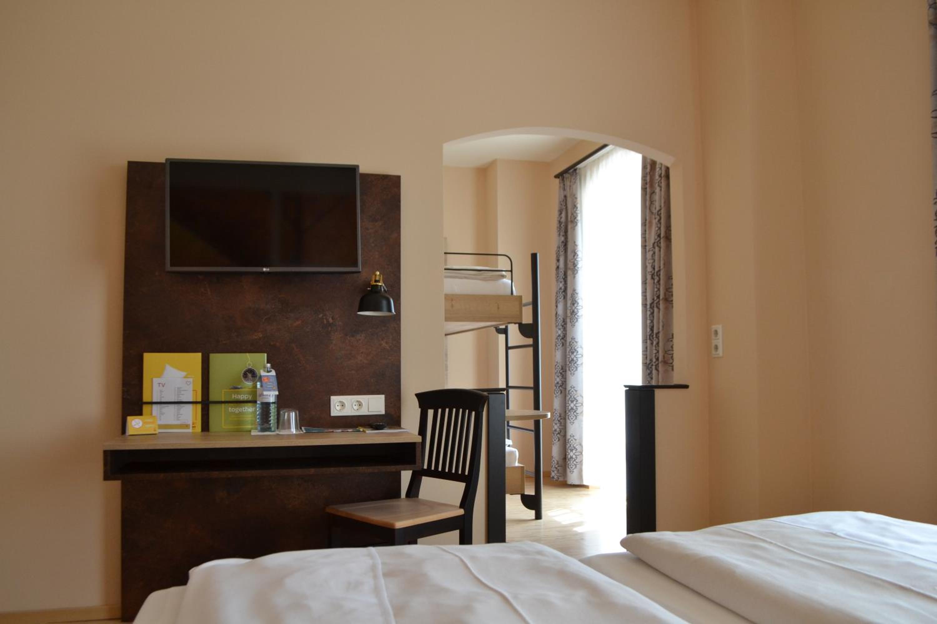 Quadruple Room - Photo 1