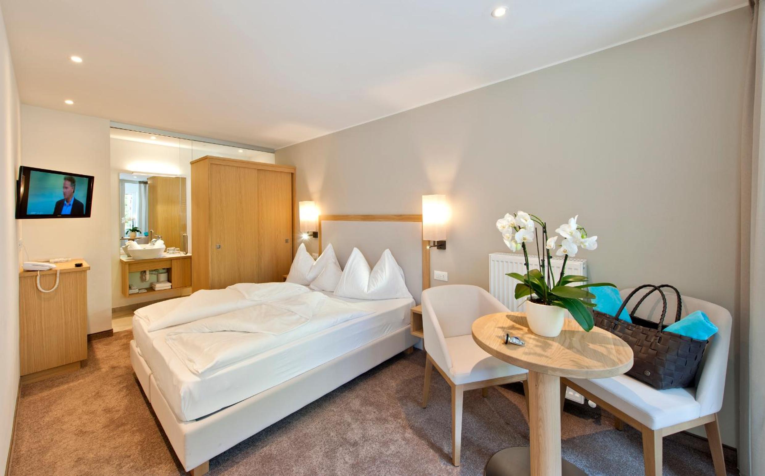 Budget Double Room photo 3