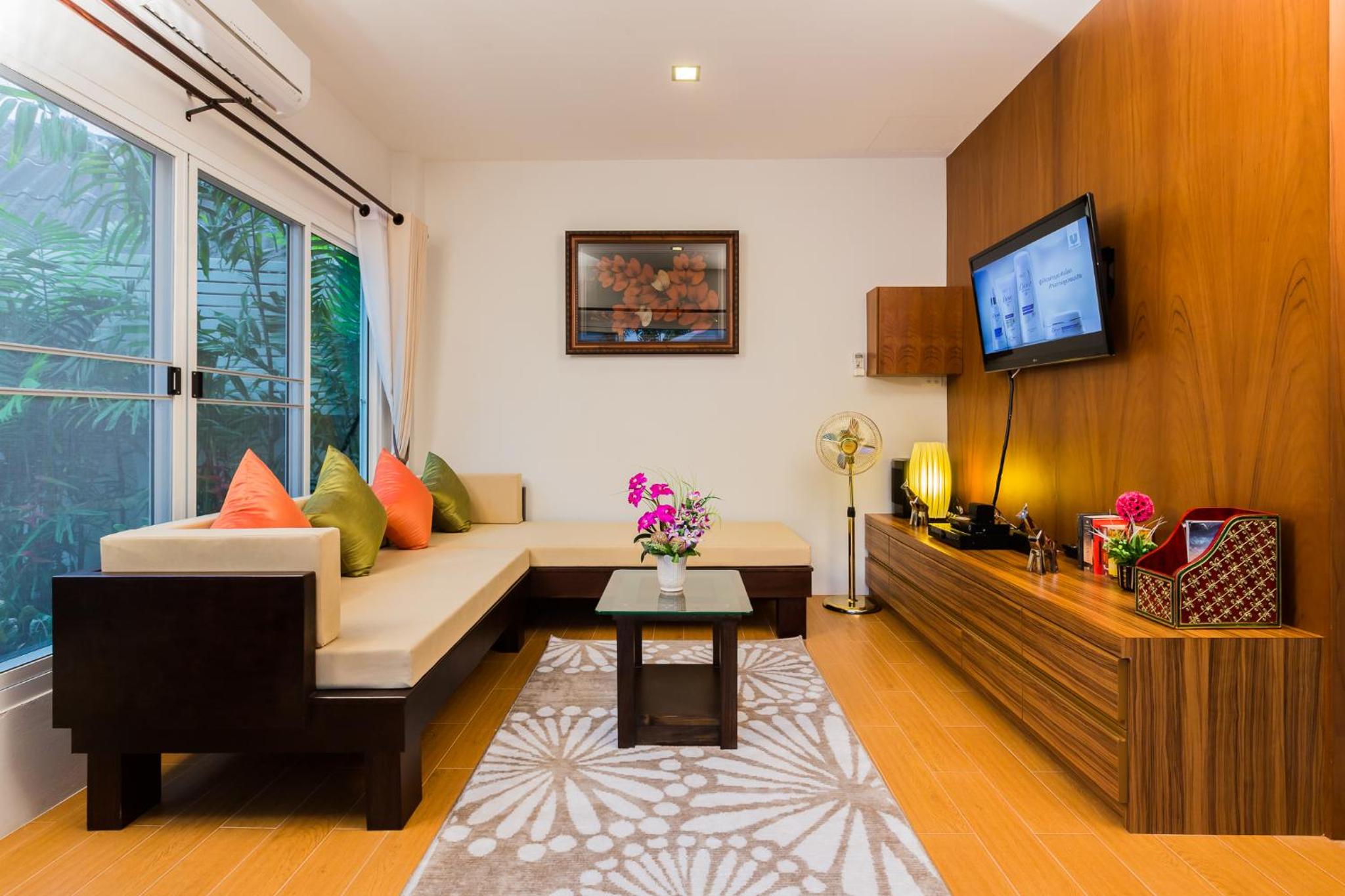 Six-Bedroom Villa  photo 1