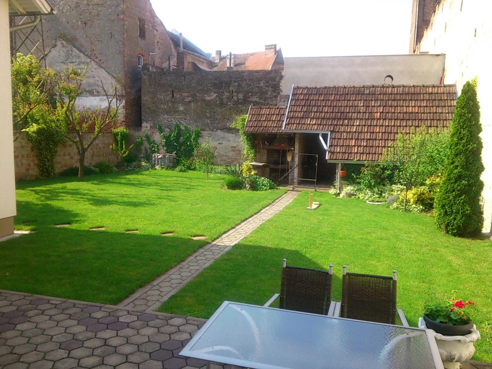 Apartment with Terrace - Photo 25