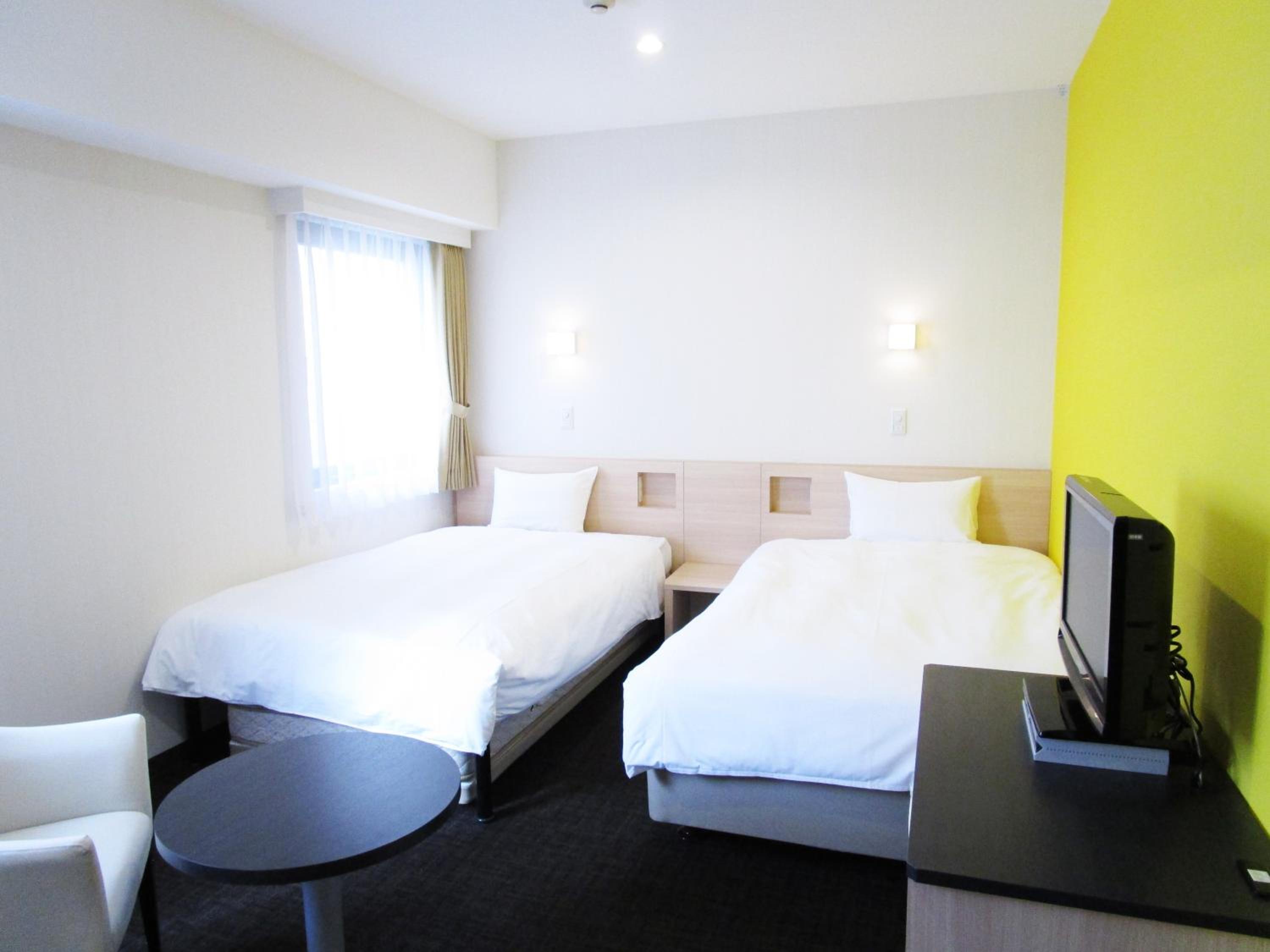 Twin Room - Non-Smoking photo 1