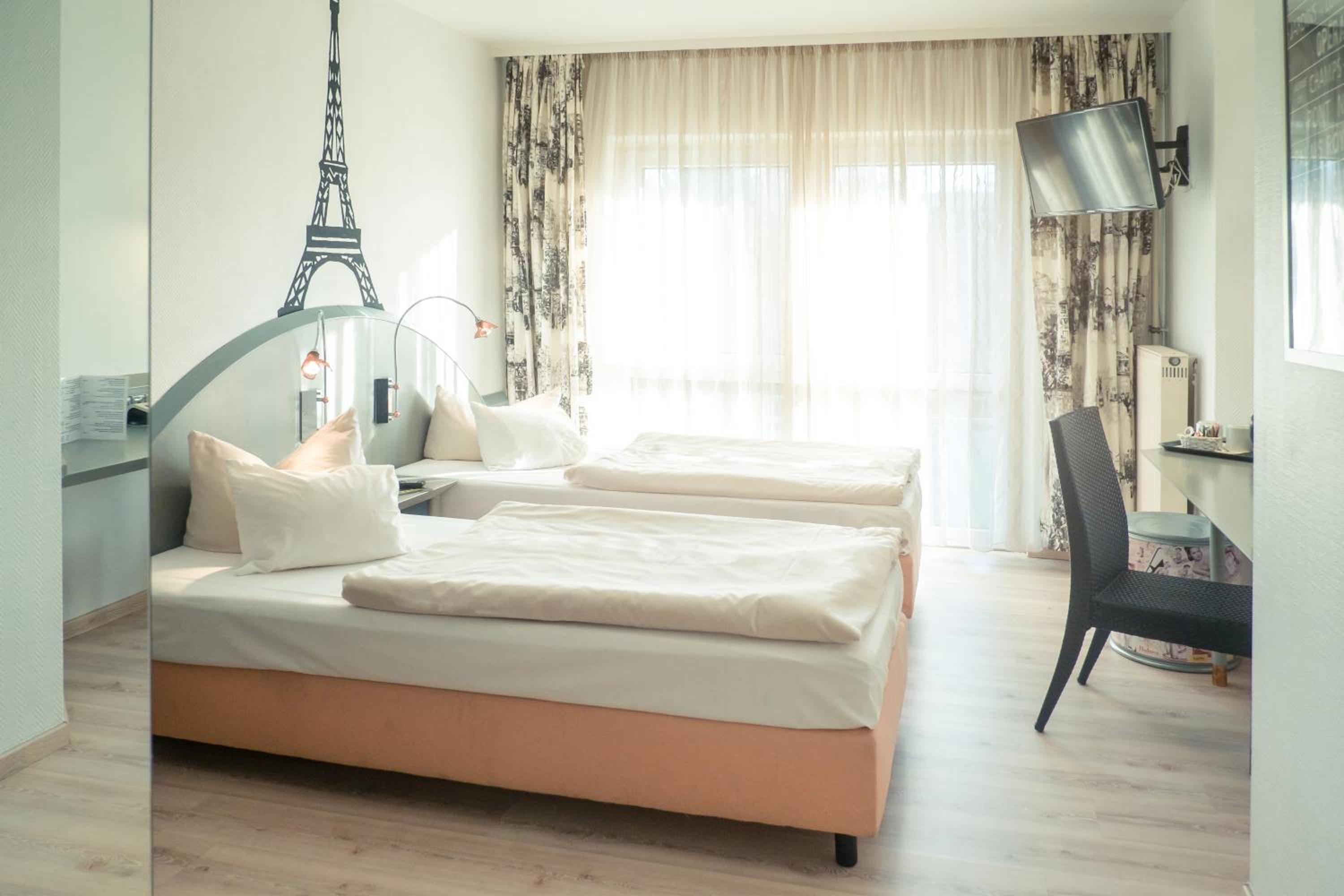 Standard Twin Room - Photo 1