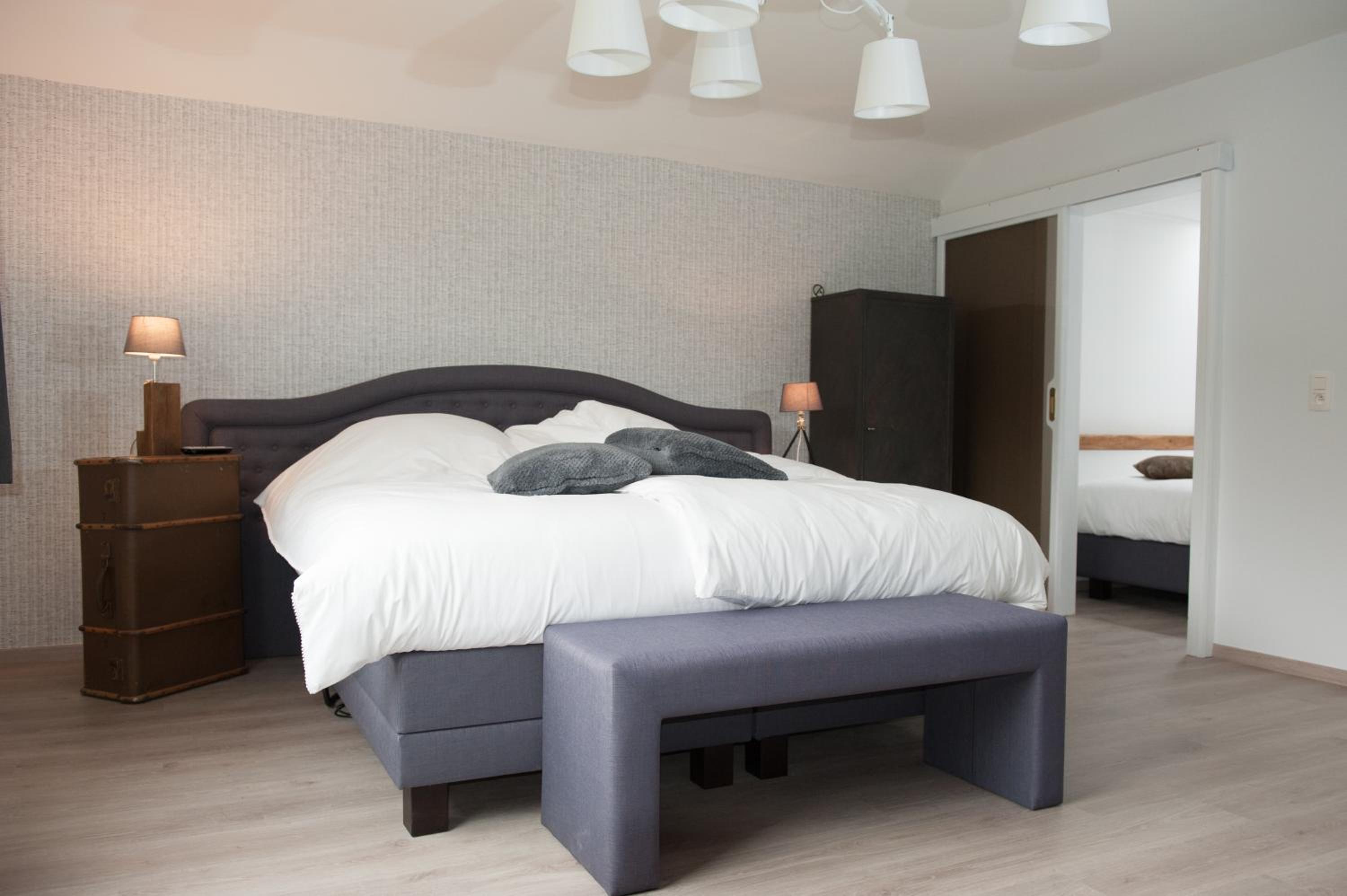 Quadruple Room with Private Bathroom photo 2