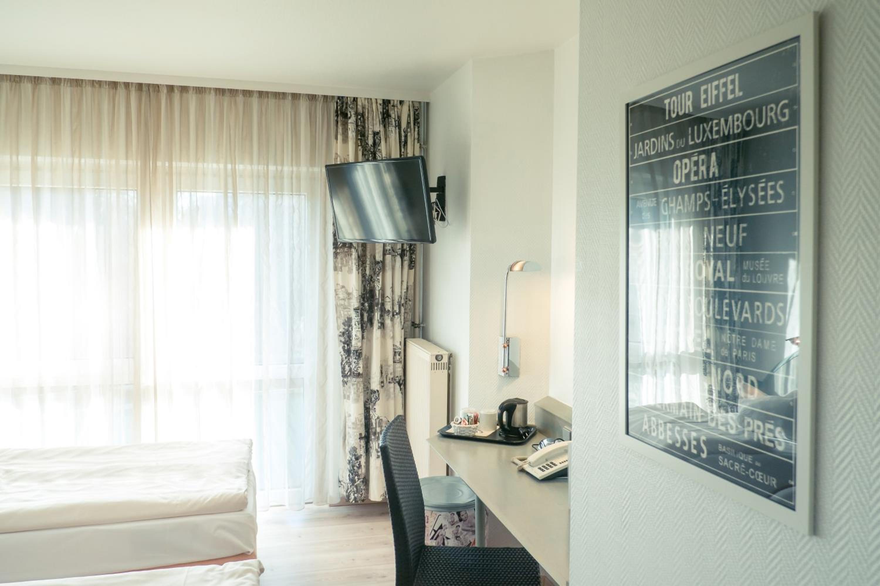 Standard Twin Room - Photo 13