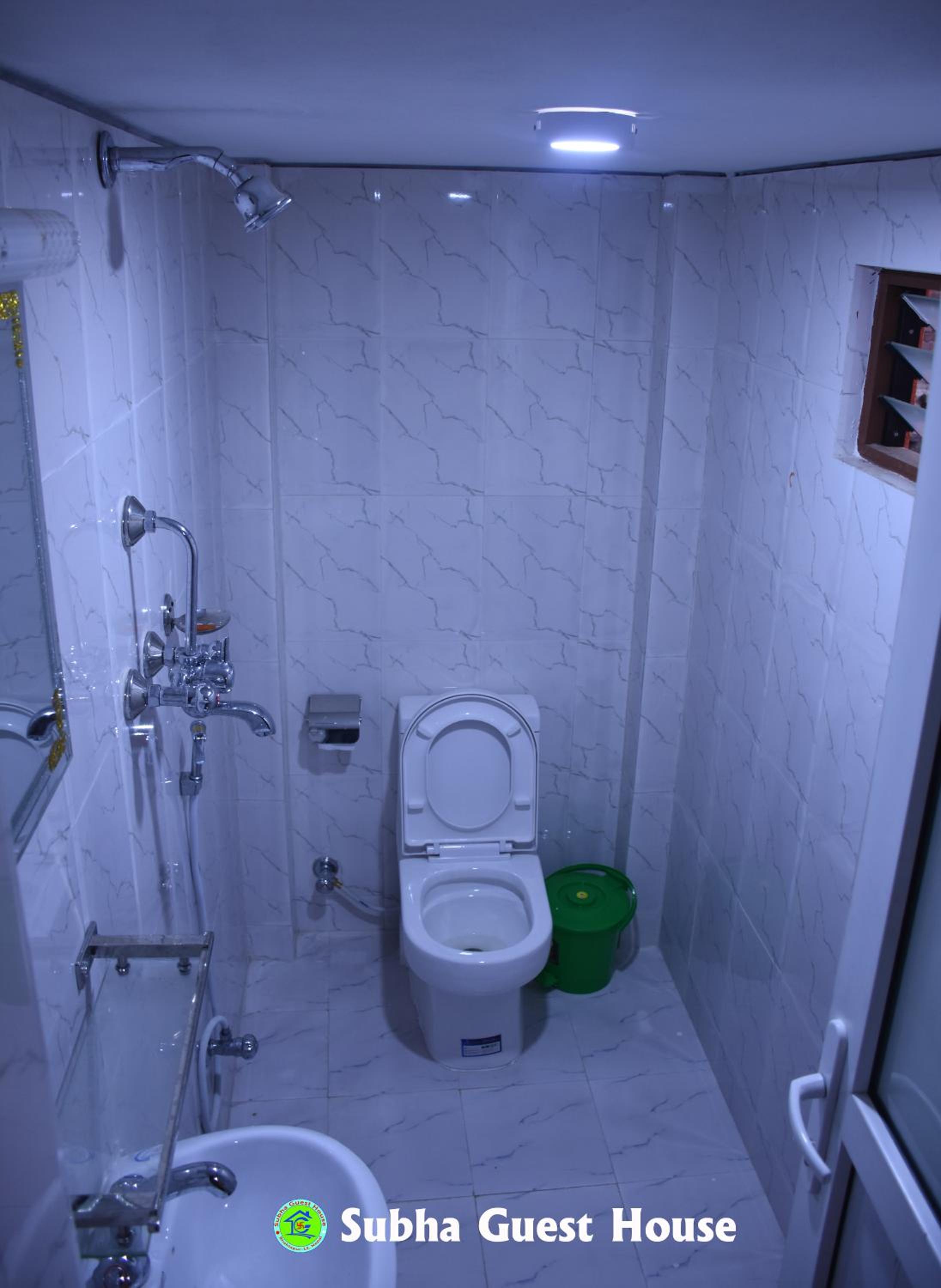 Twin Room with Bathroom photo 2