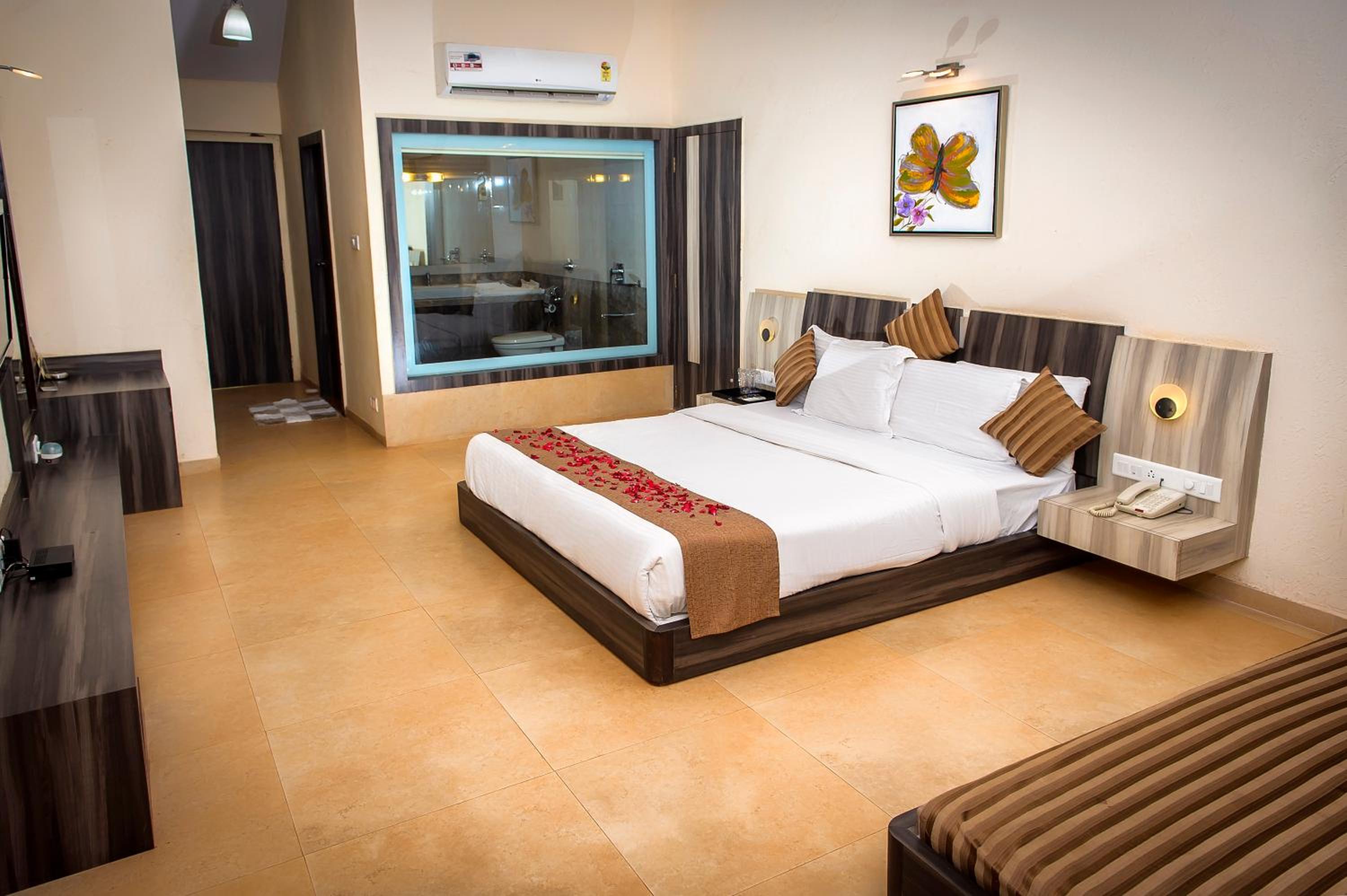 Regency Deluxe Room - Photo 4