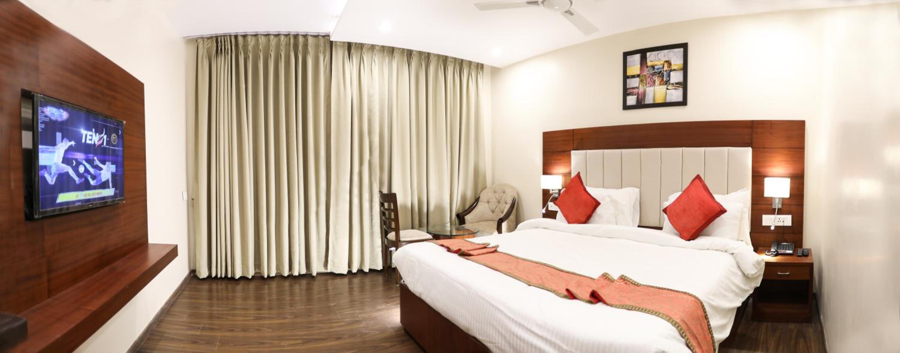 Deluxe Room - Photo 2
