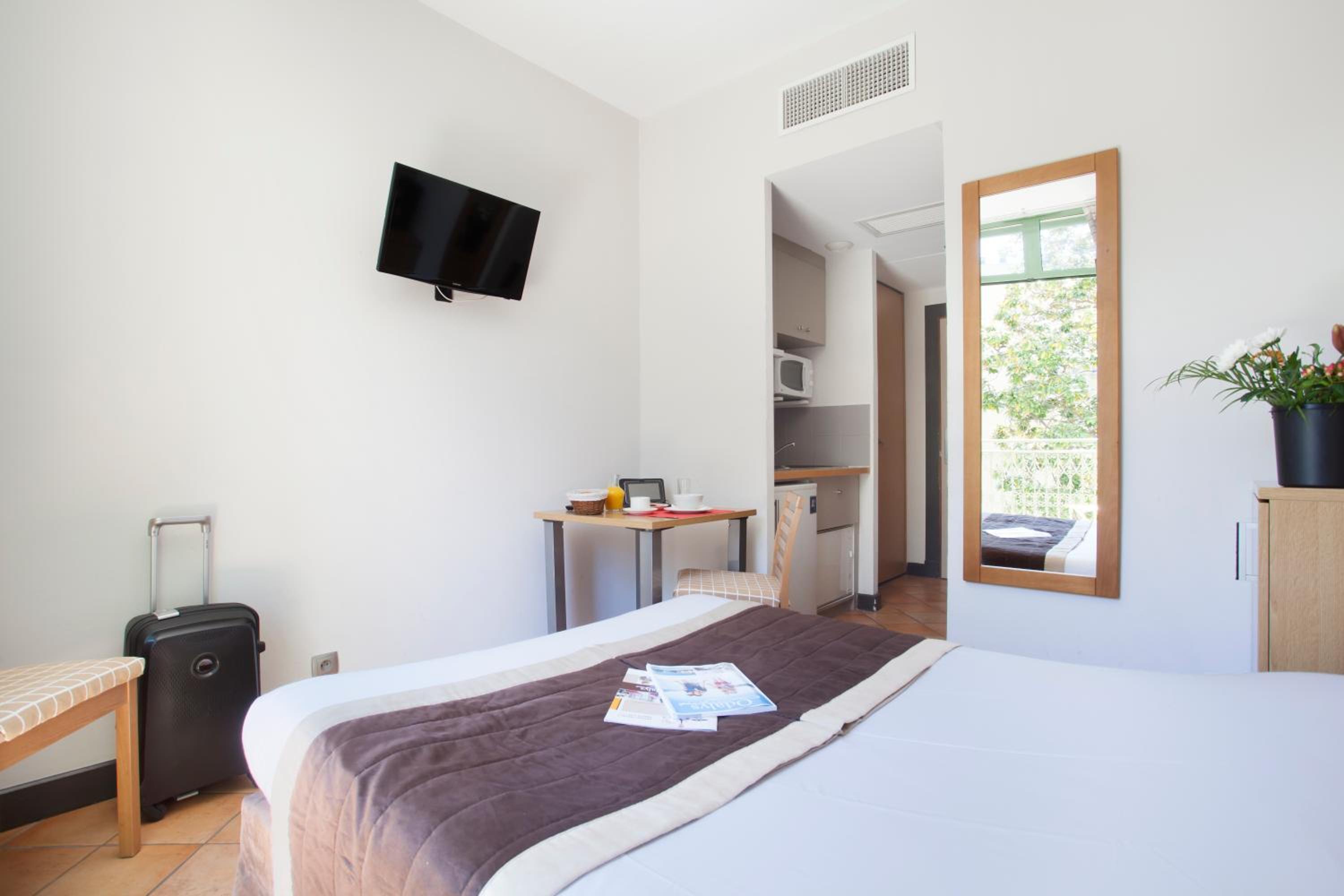 Standard Studio (2 Adults) - Photo 1