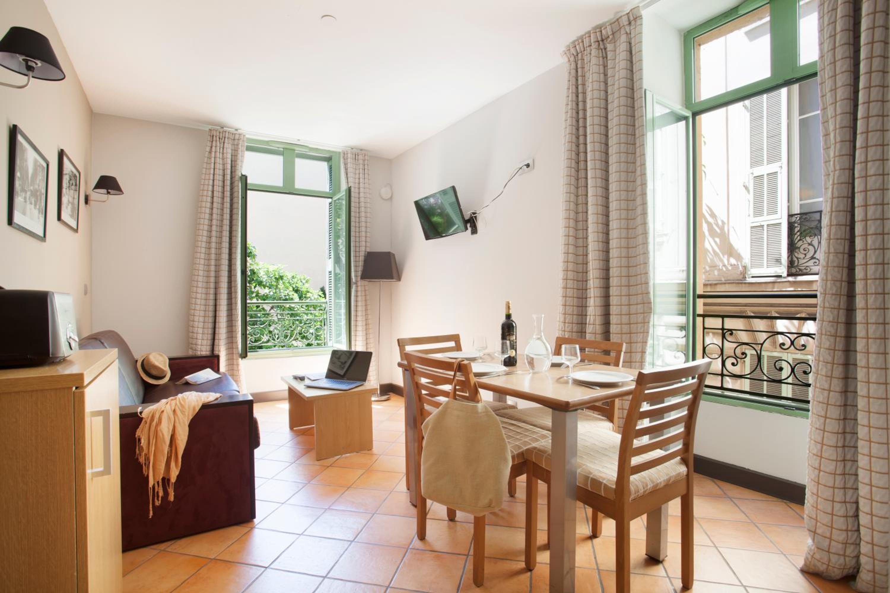 One-Bedroom Apartment (4 Adults) - Photo 6
