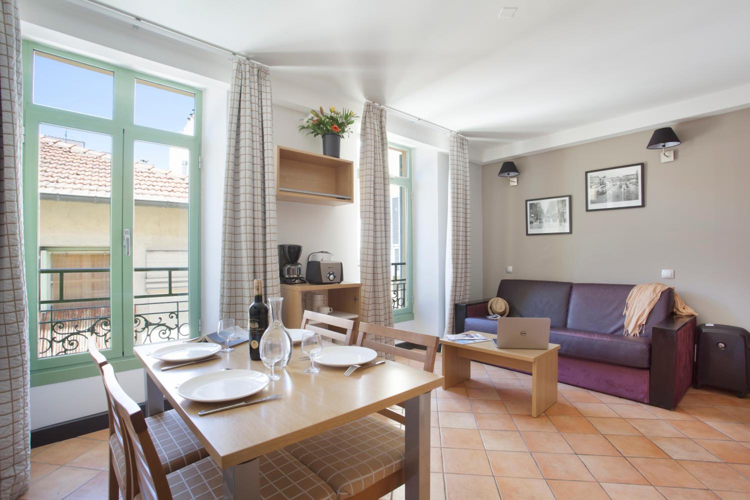 One-Bedroom Apartment (4 Adults) - Photo 3
