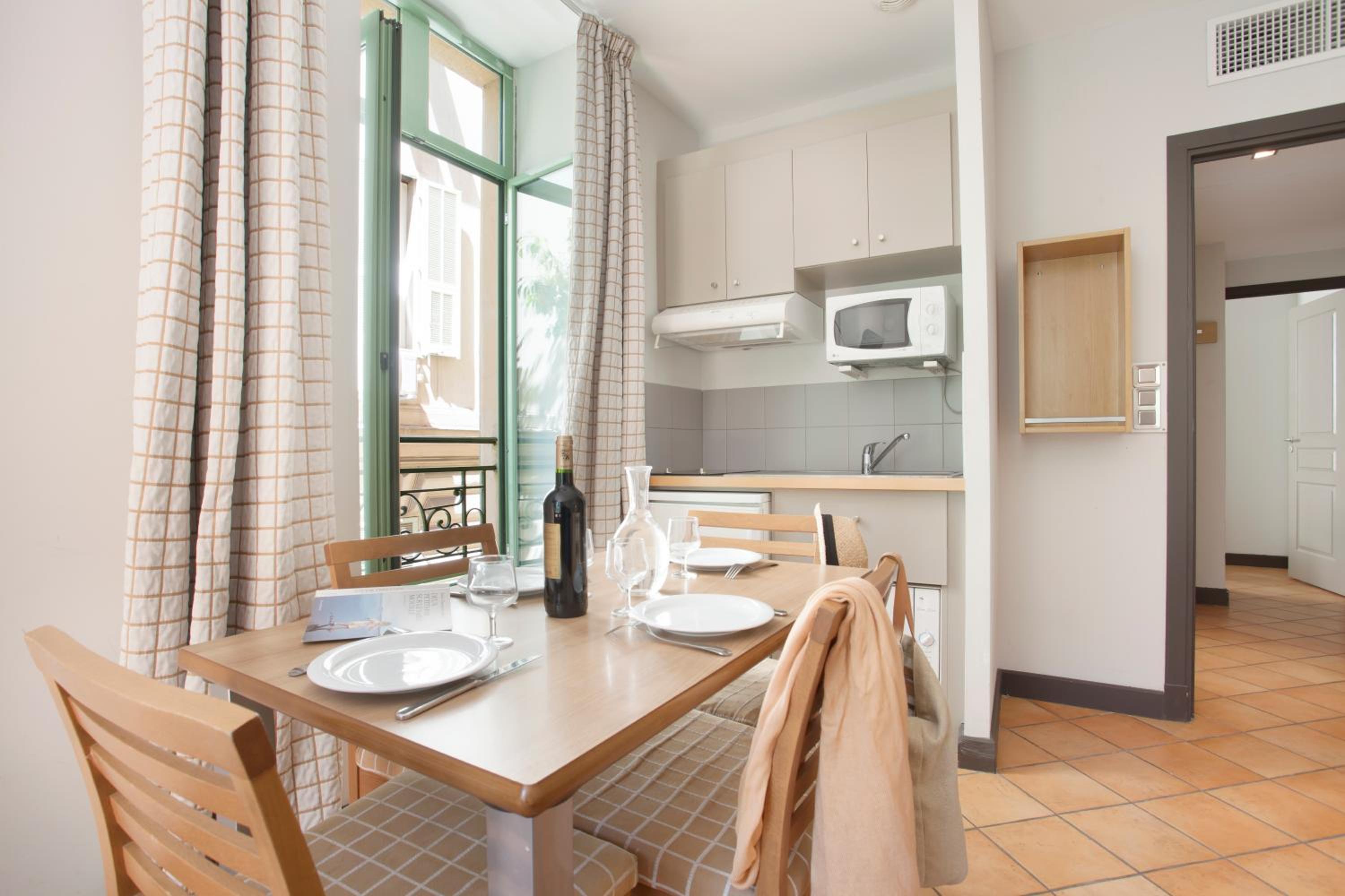 One-Bedroom Apartment (4 Adults) - Photo 4
