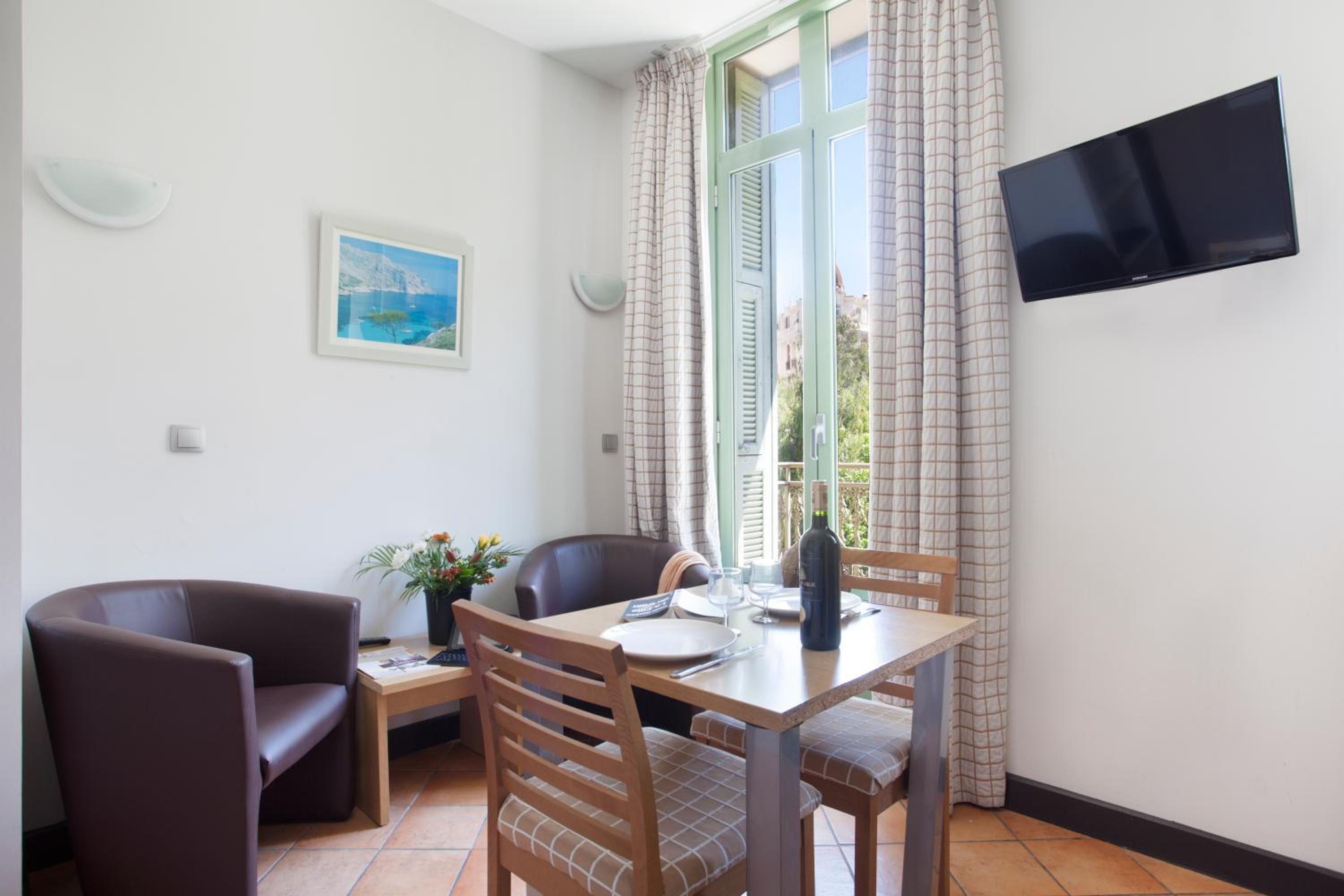 One-Bedroom Apartment (2 Adults) - Photo 4